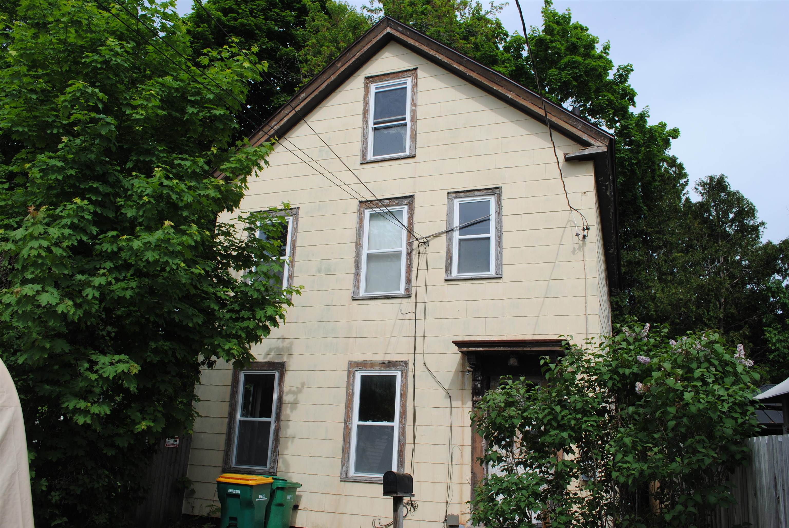 19 Pine St, Rochester, NH 03867