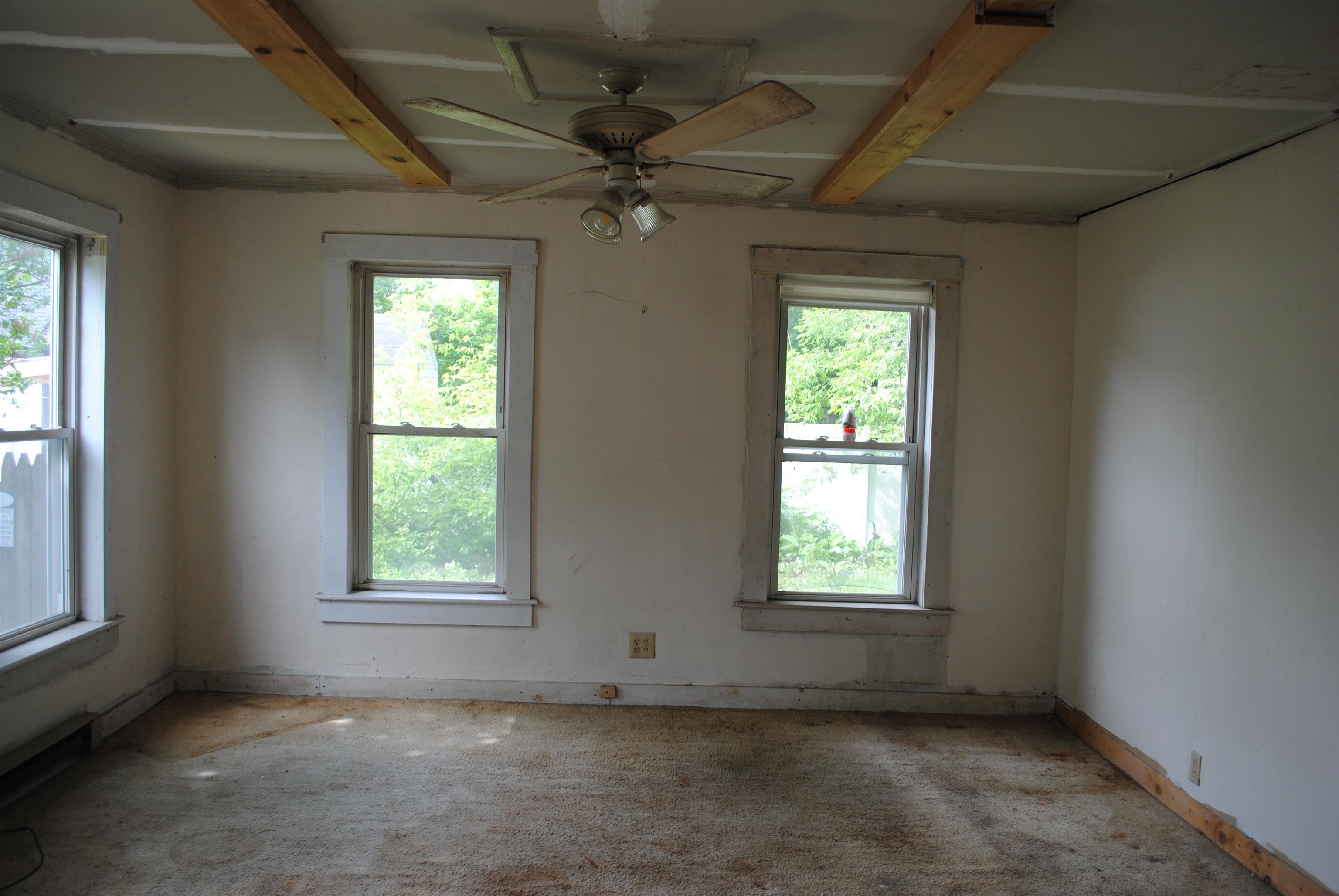 19 Pine St, Rochester, NH 03867