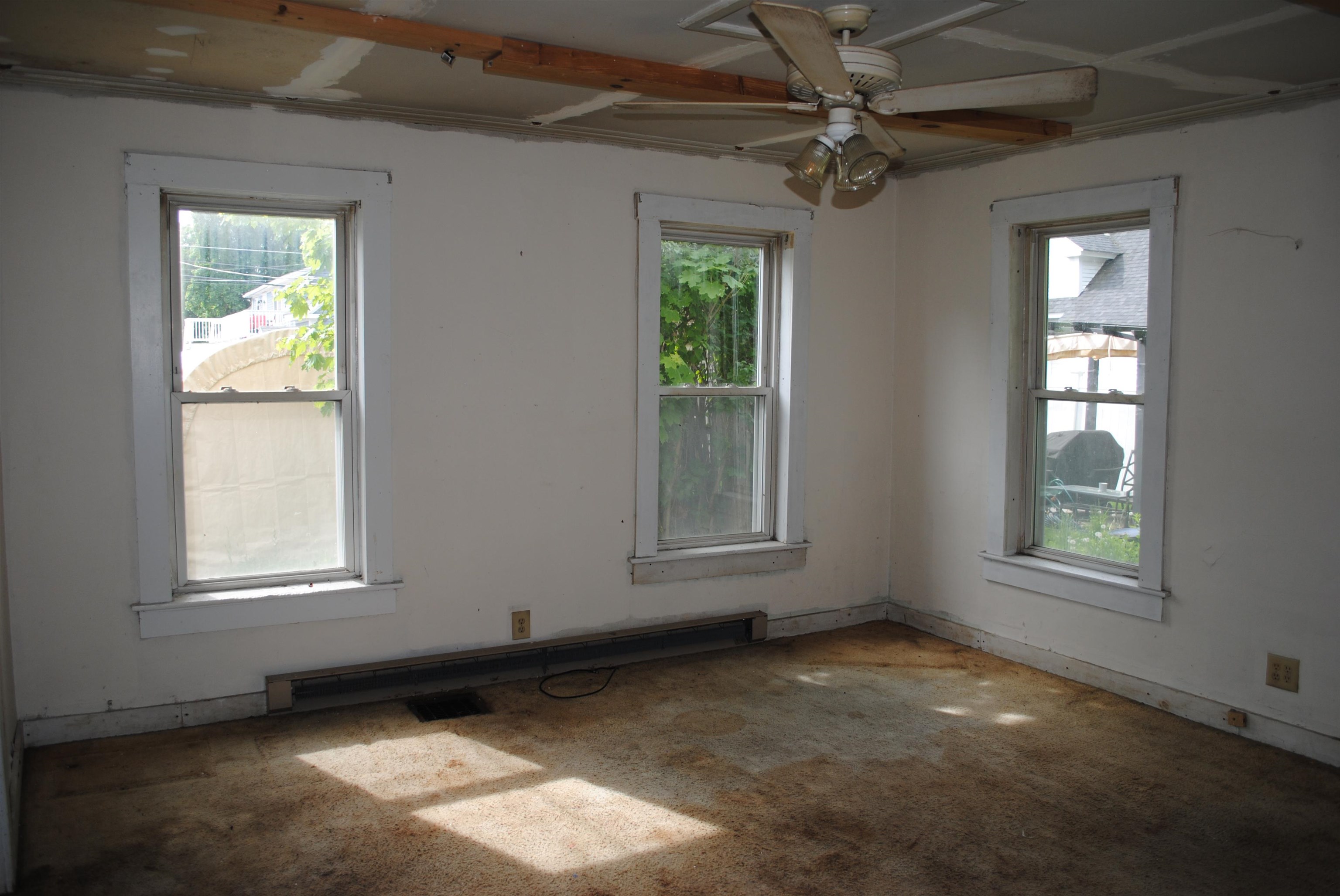 19 Pine St, Rochester, NH 03867