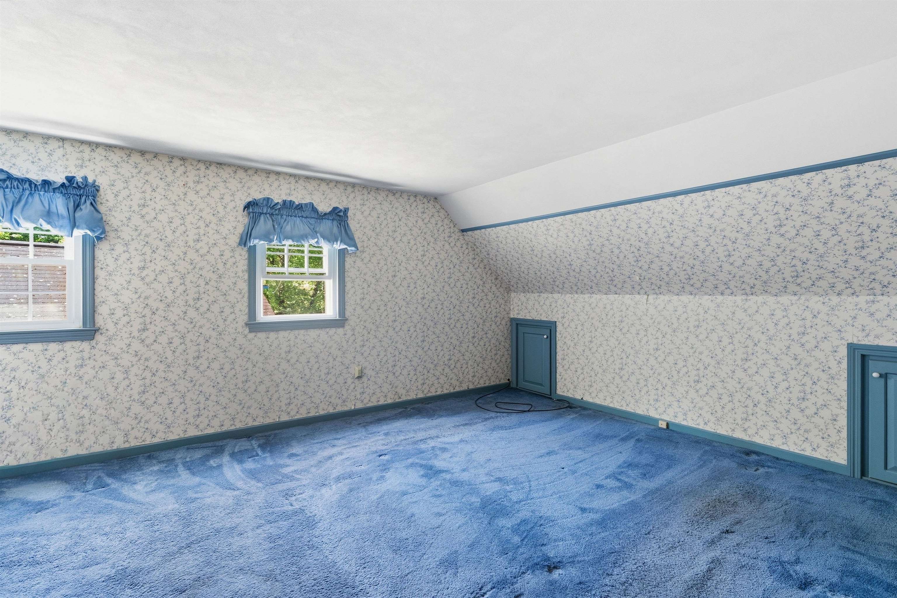 12 Crescent Cir, Pelham, NH 03076