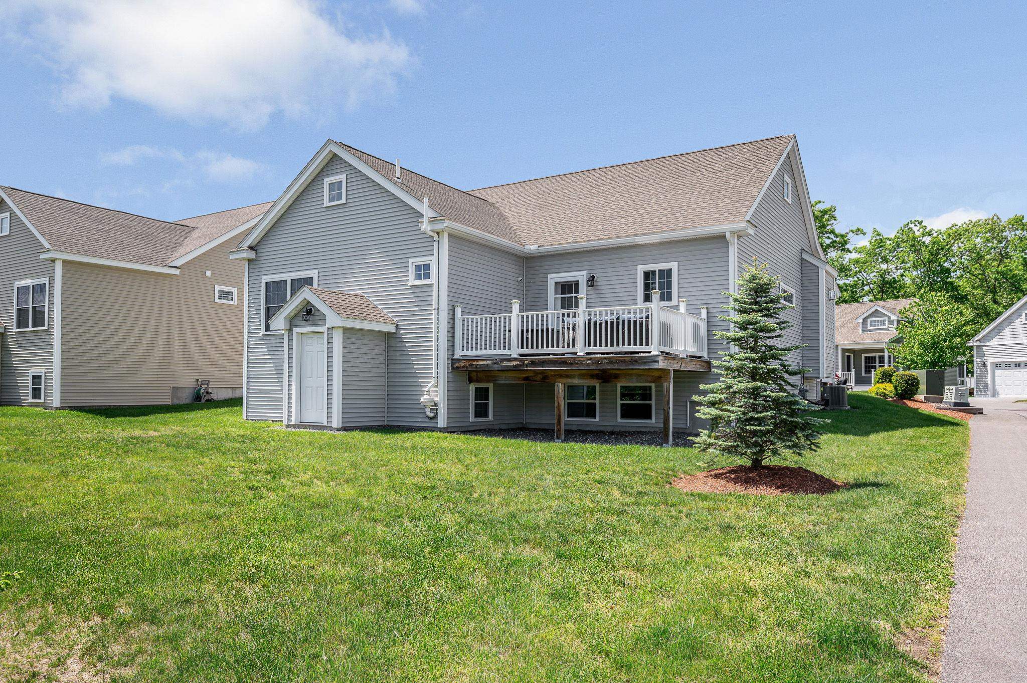 12 Dunstable Cir, Merrimack, NH 03054