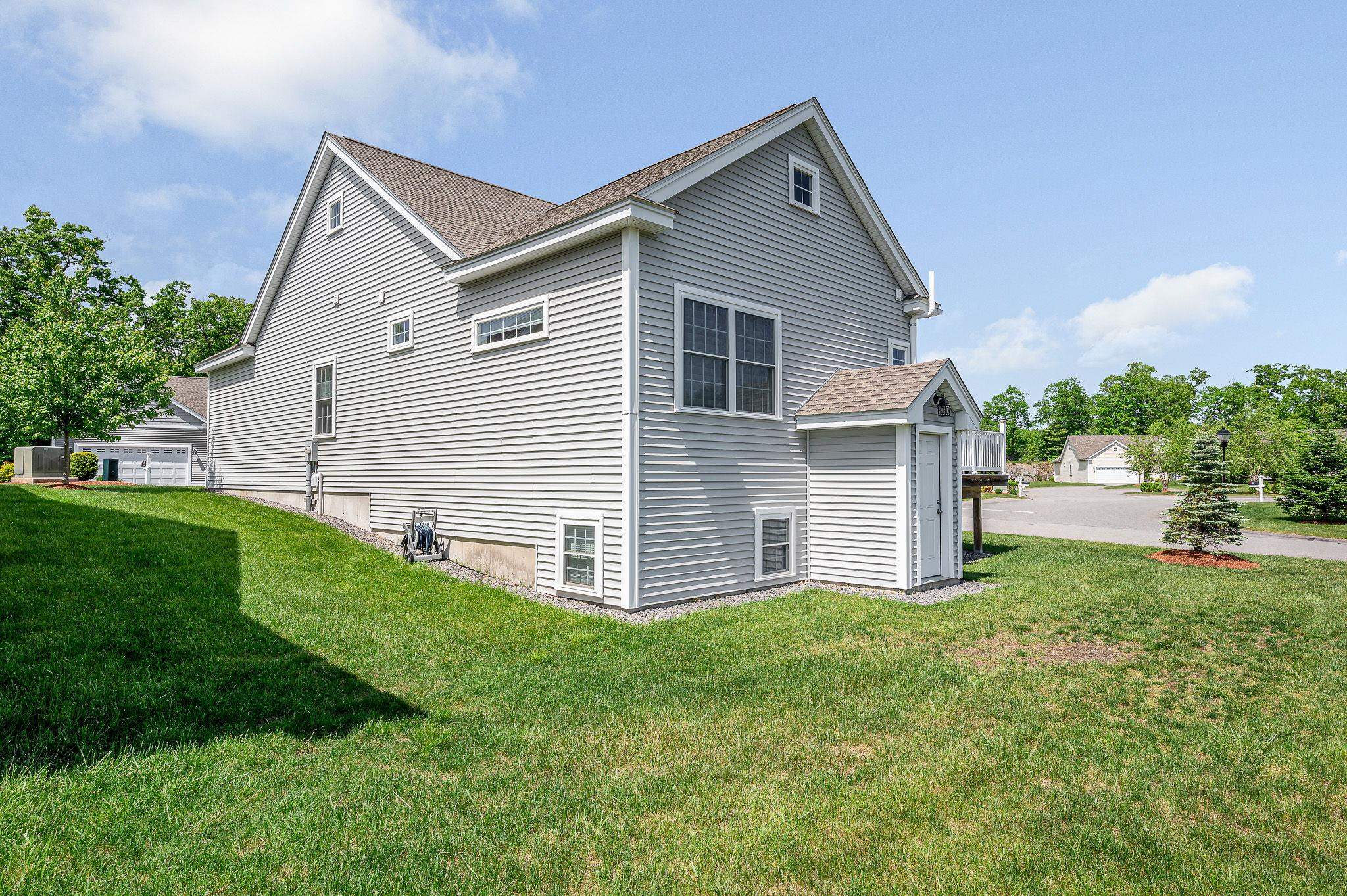 12 Dunstable Cir, Merrimack, NH 03054