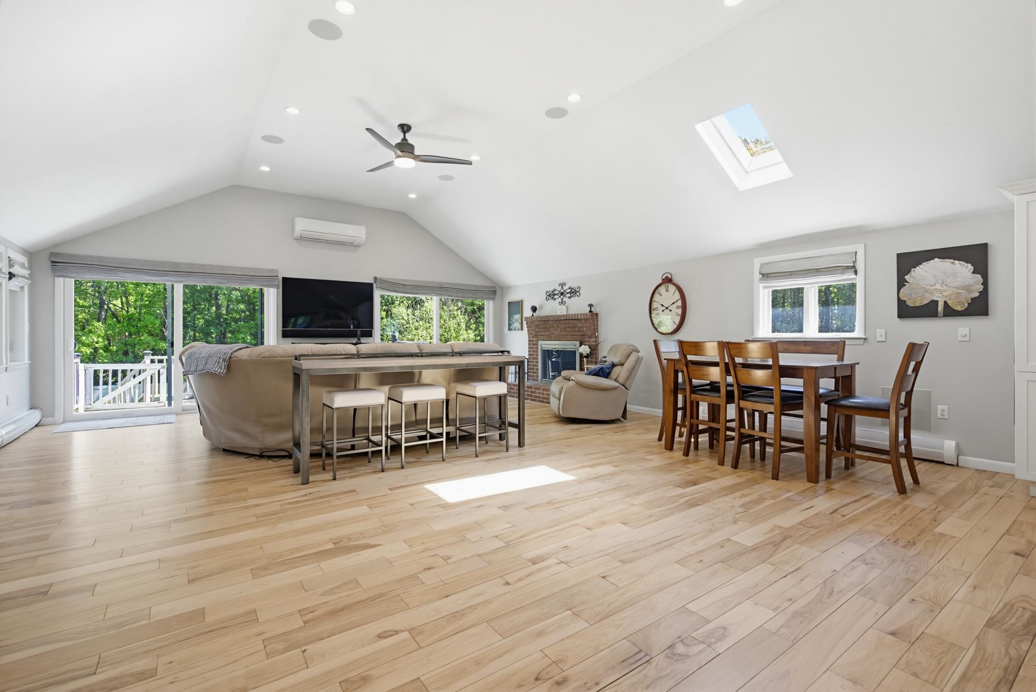 54 Schaefer Cir, Hudson, NH 03051