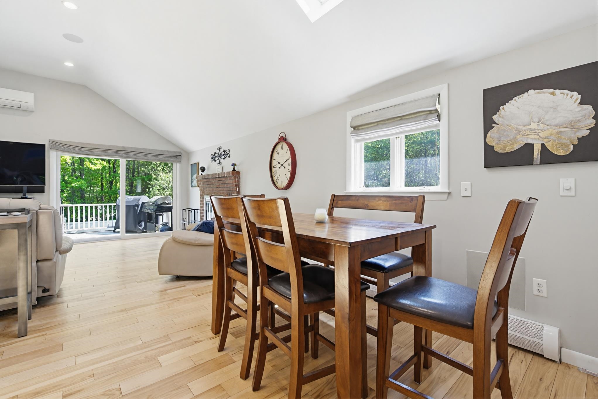 54 Schaefer Cir, Hudson, NH 03051
