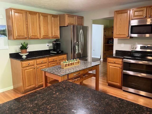 11 Lantern Ln, Londonderry, NH 03053