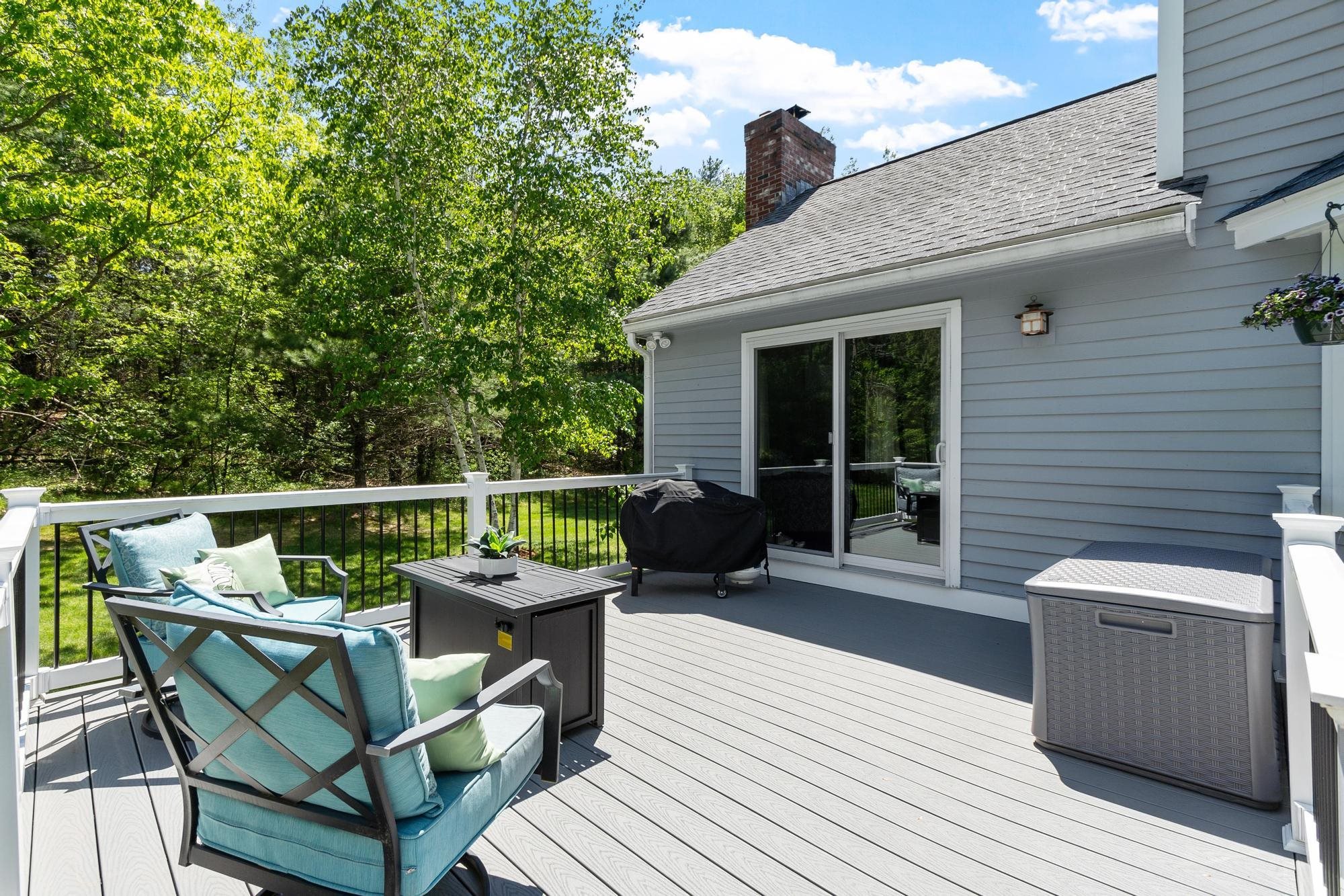 6 Bancroft St, Windham, NH 03087
