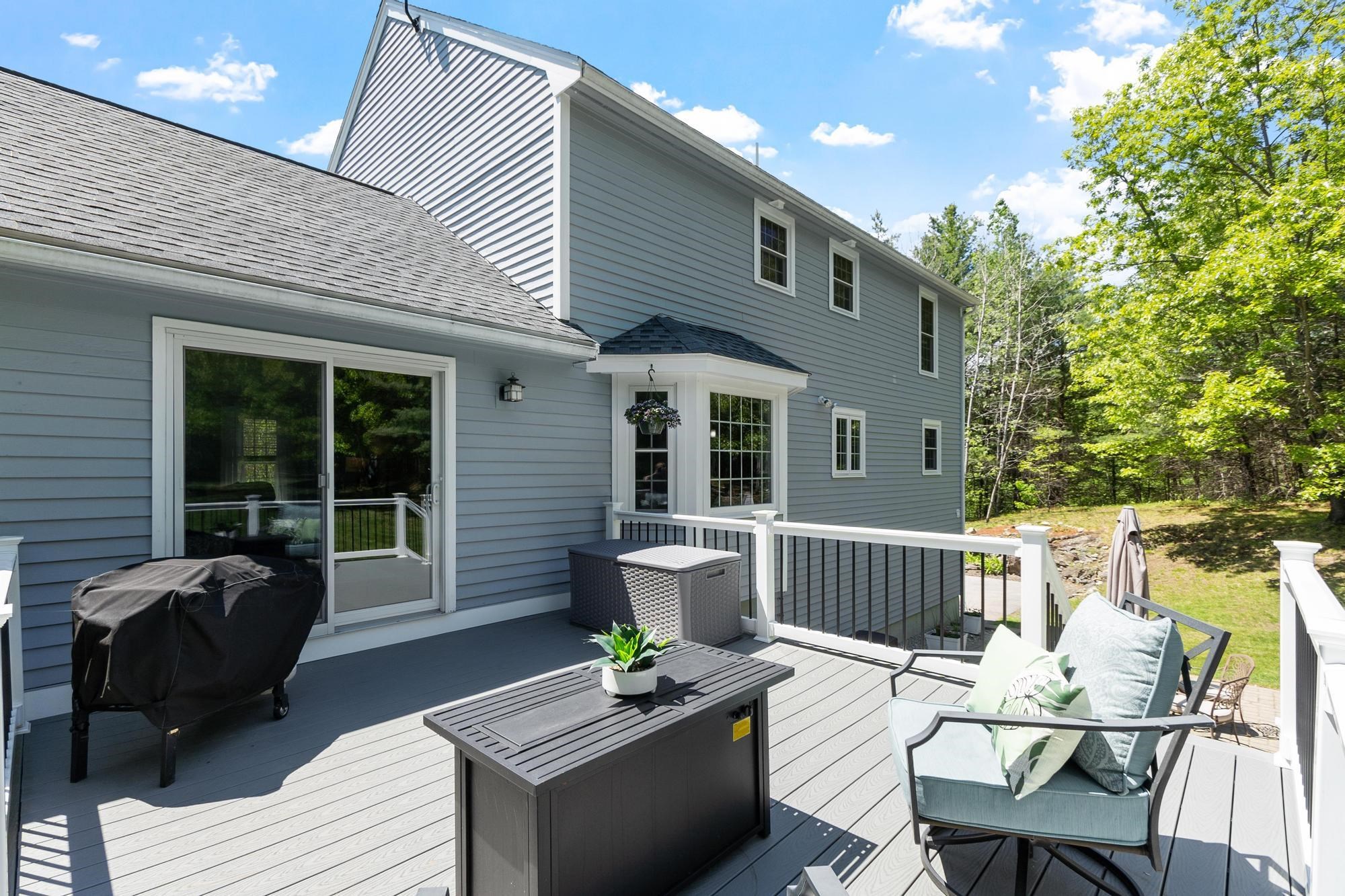 6 Bancroft St, Windham, NH 03087