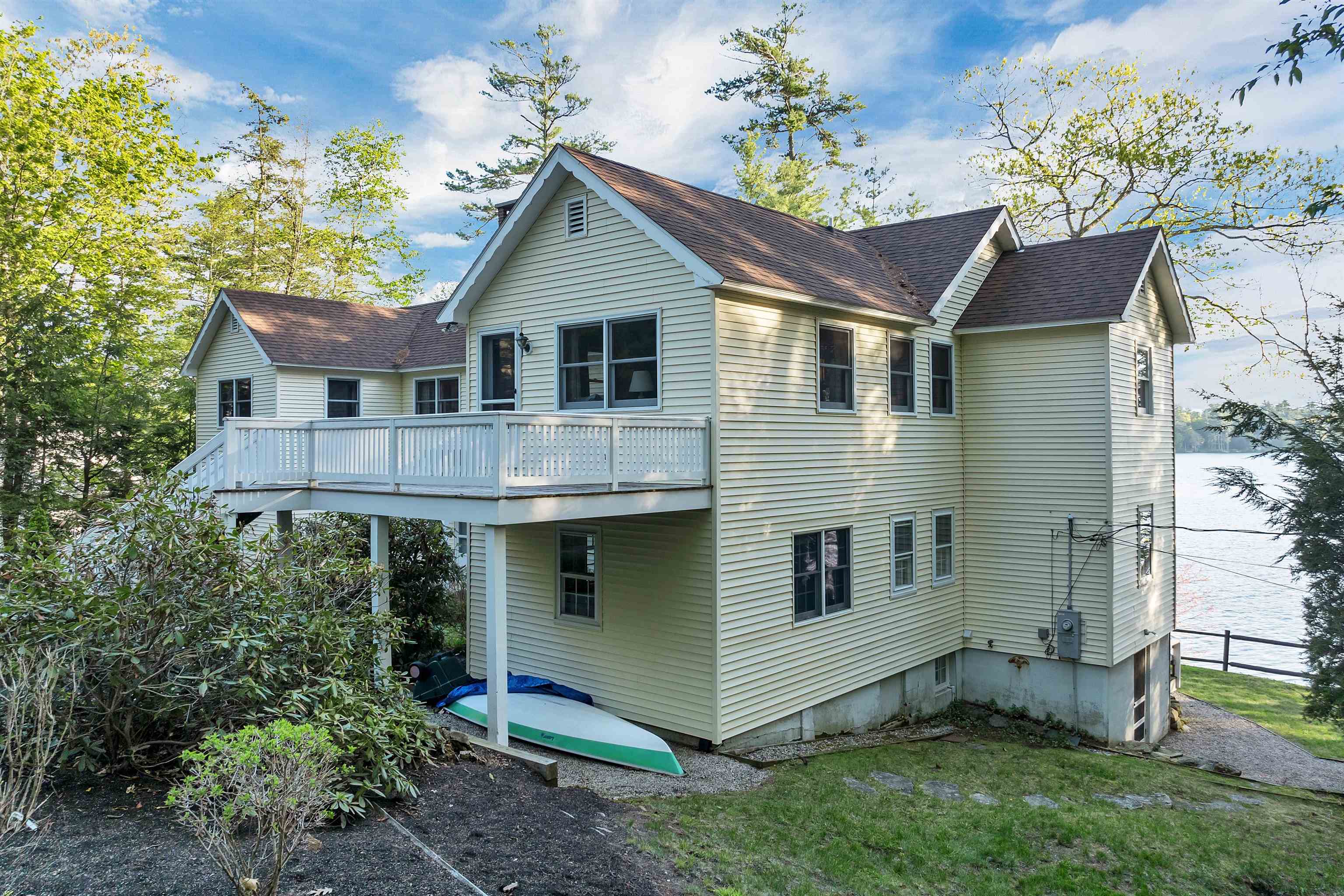 74 Keewaydin Rd, Wolfeboro, NH 03894