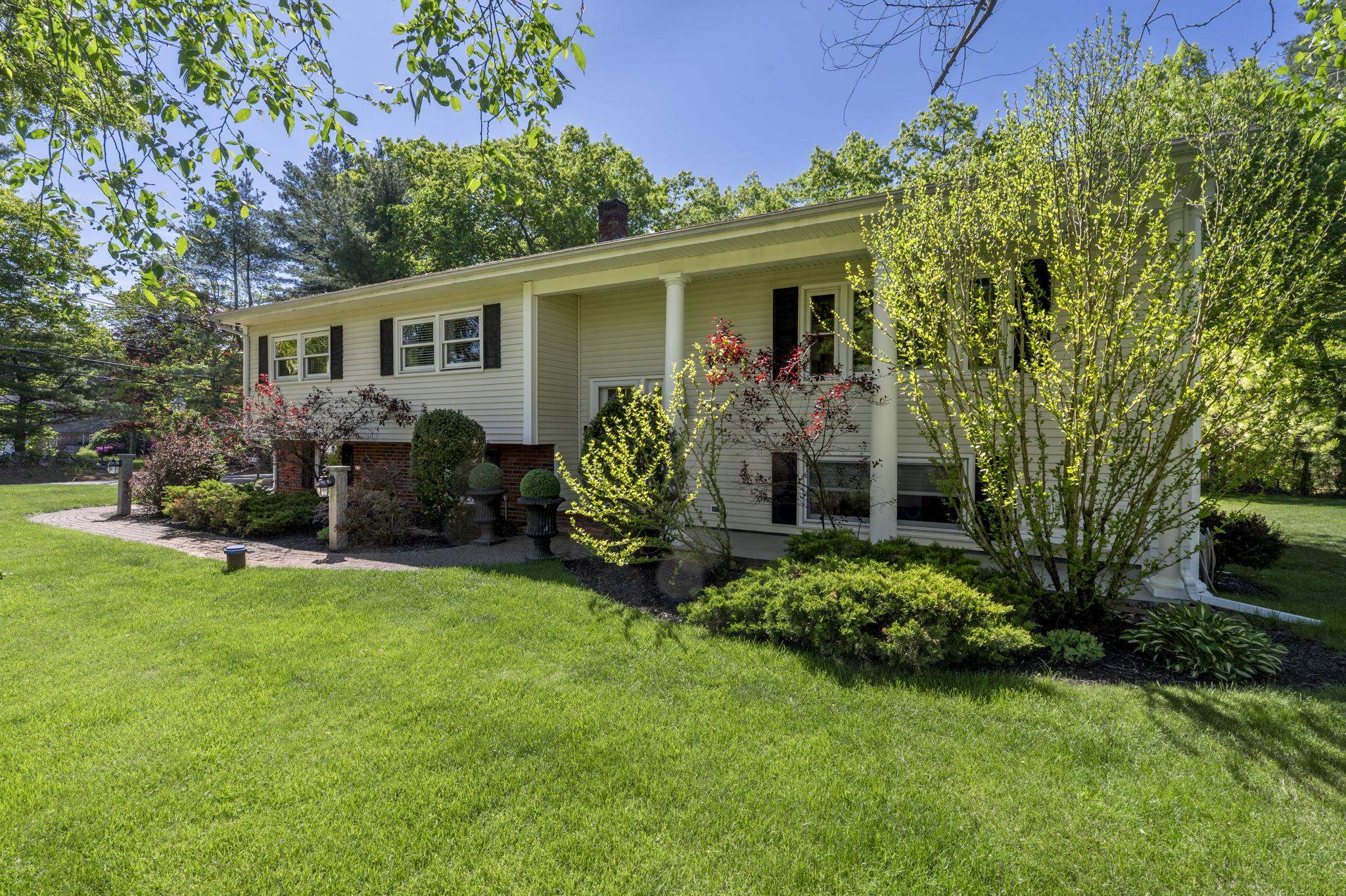 1 Cindy Ave, Salem, NH 03079