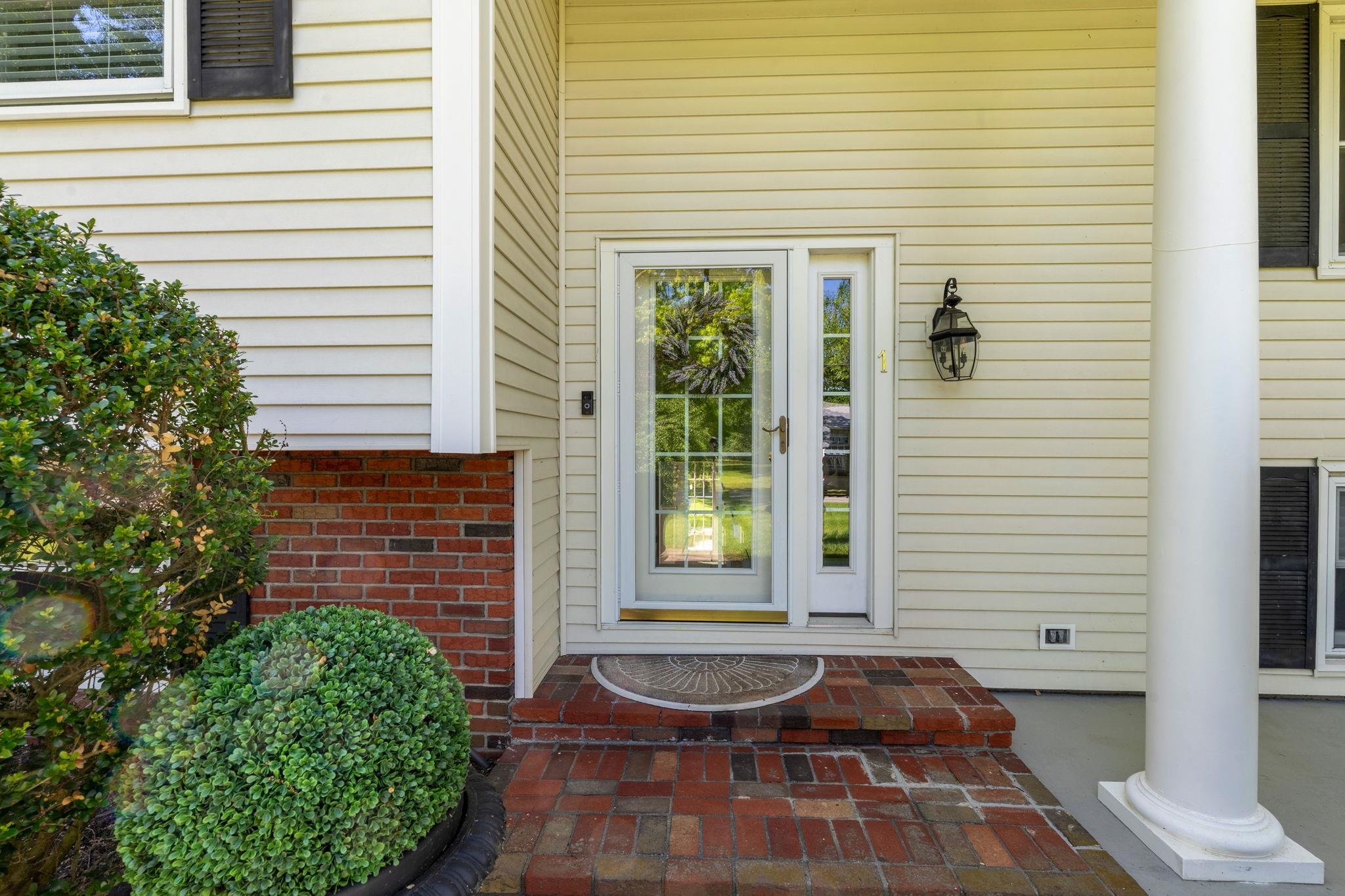 1 Cindy Ave, Salem, NH 03079