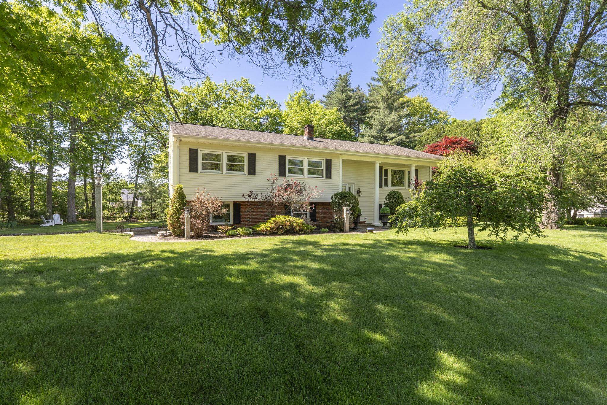 1 Cindy Ave, Salem, NH 03079