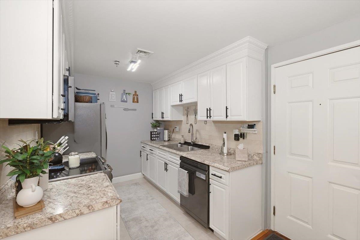 525 Abbott Farm Ln #525, Hudson, NH 03051