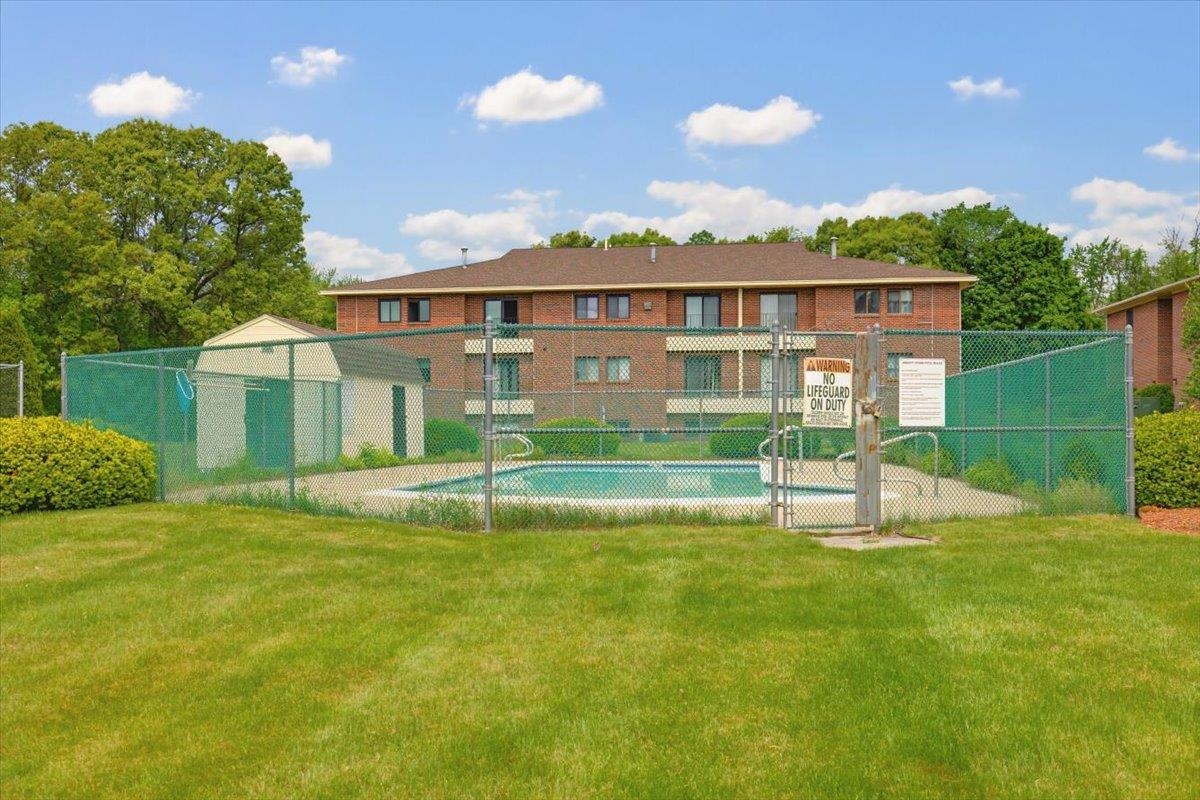 525 Abbott Farm Ln, Hudson, NH 03051