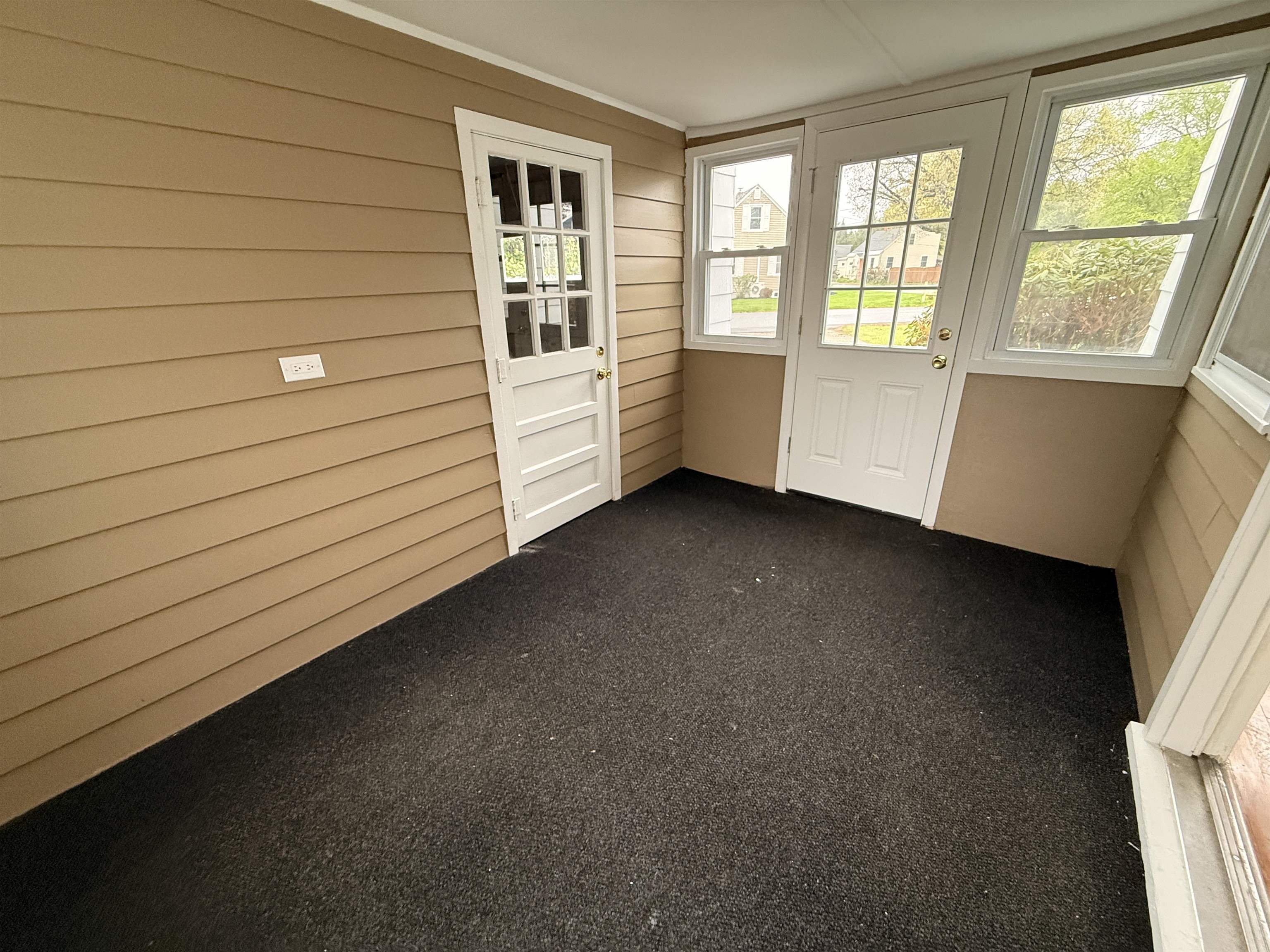 15 Woodbury Lane
