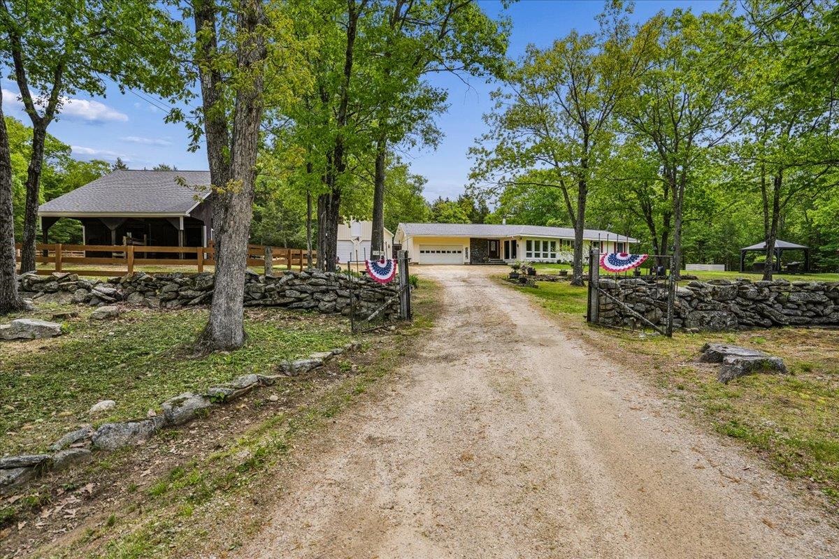 15 Tandy Rd, Deerfield, NH 03037