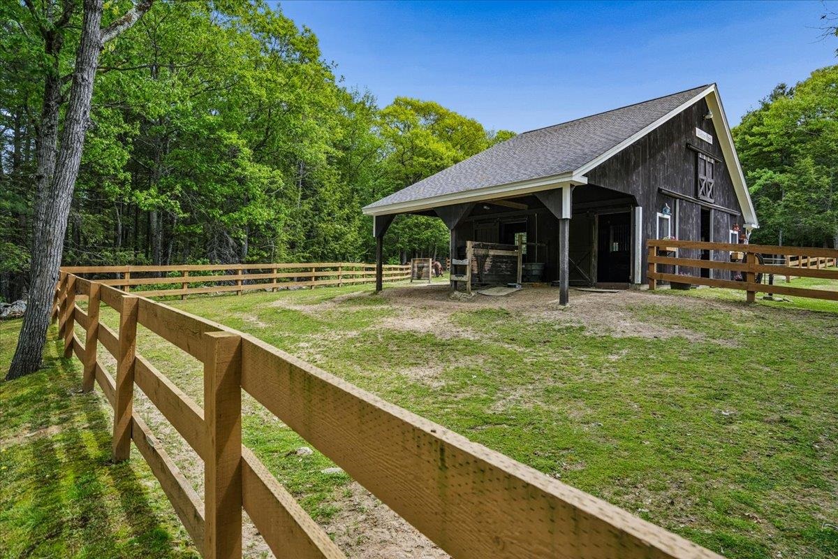 15 Tandy Rd, Deerfield, NH 03037