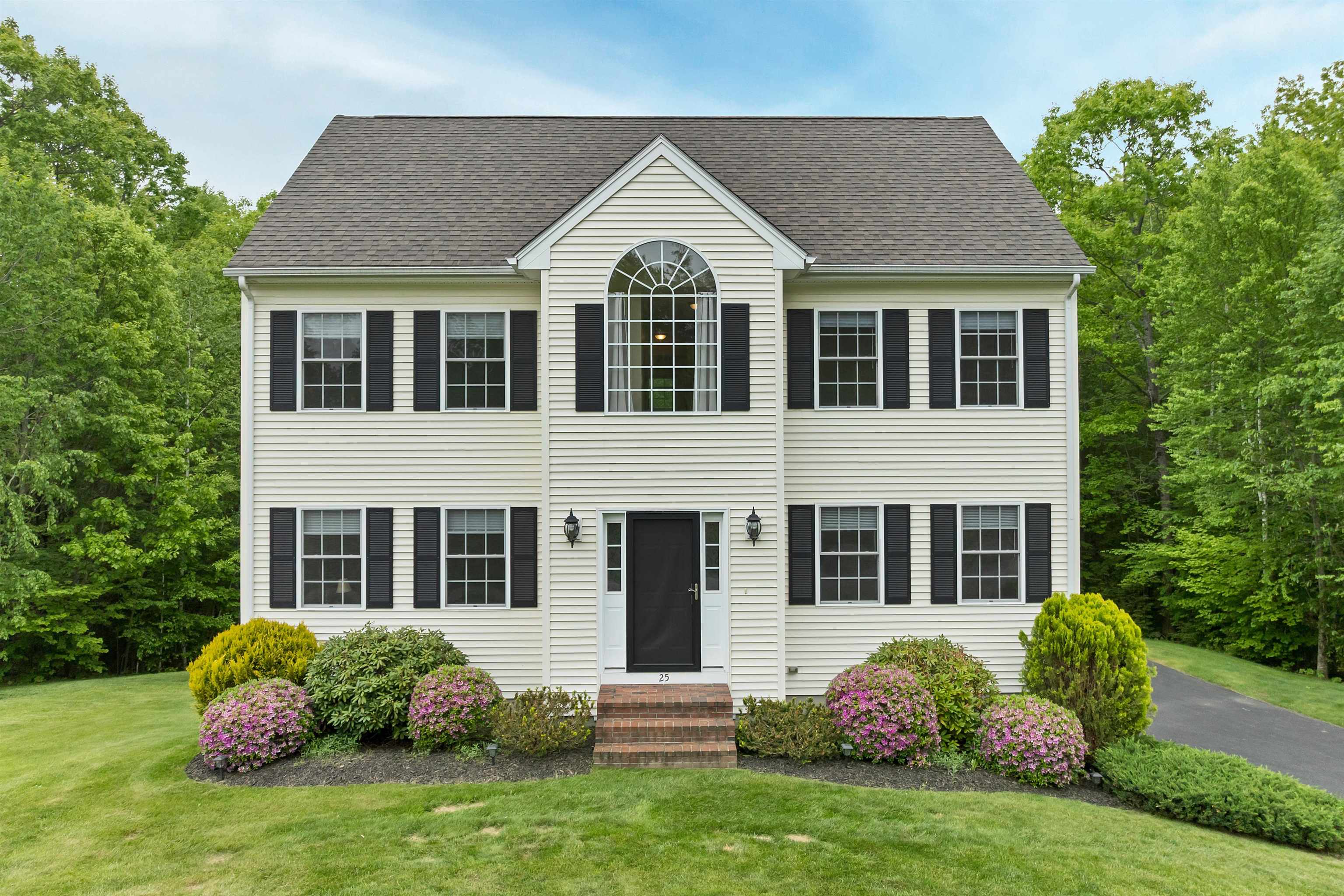 25 Penacook Rd, Sandown, NH 03873