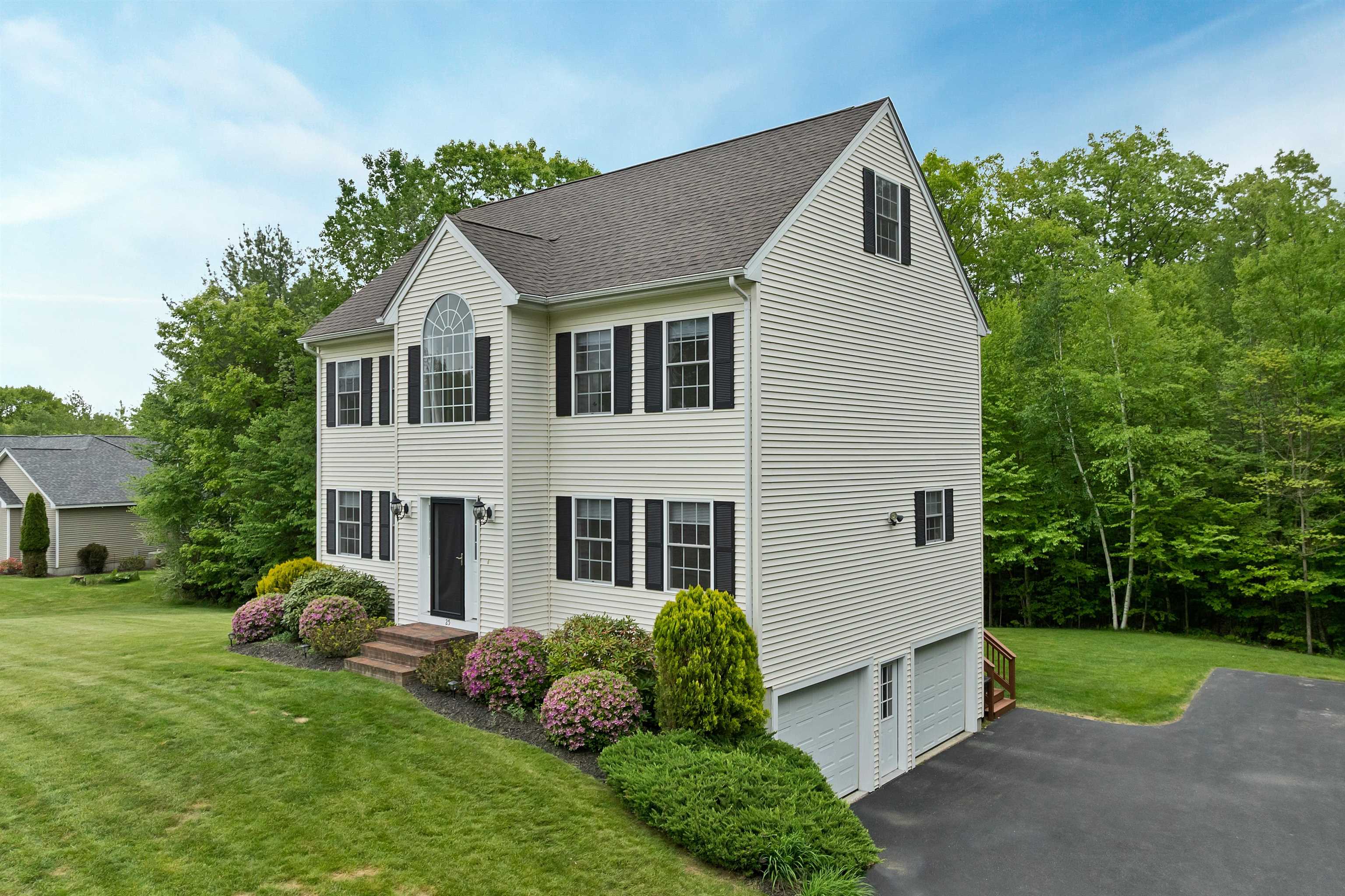 25 Penacook Rd, Sandown, NH 03873