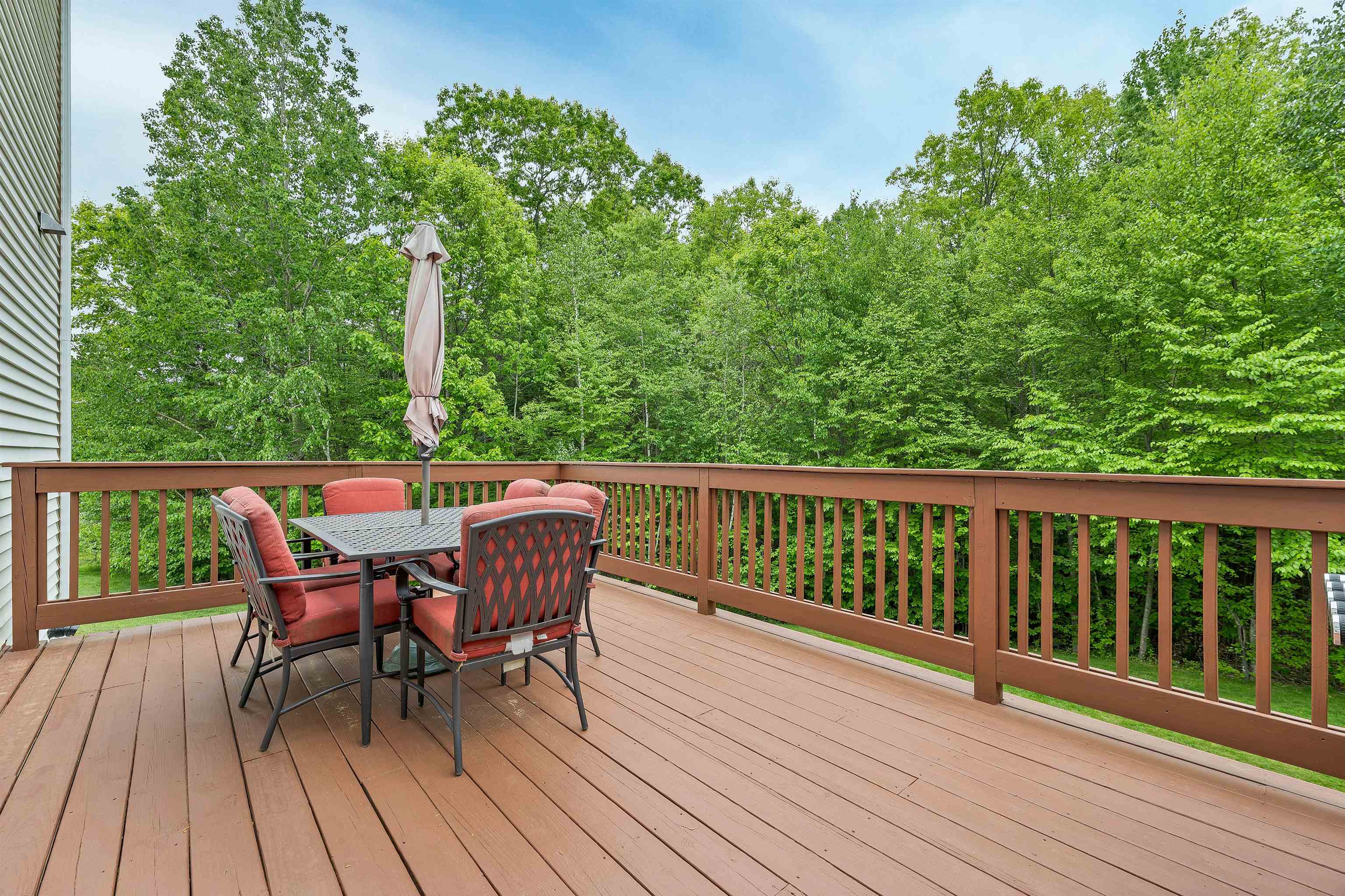 25 Penacook Rd, Sandown, NH 03873