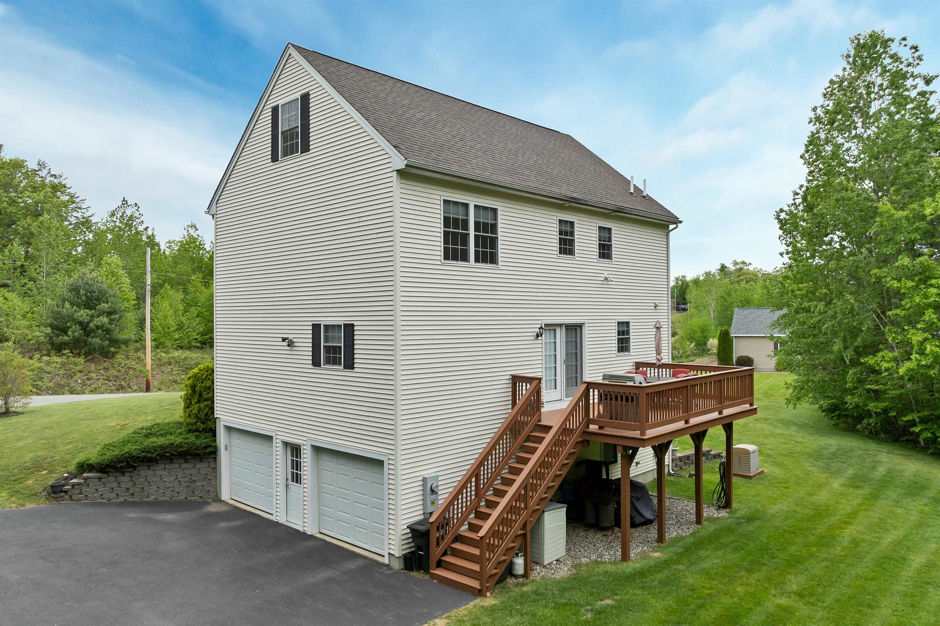 25 Penacook Rd, Sandown, NH 03873