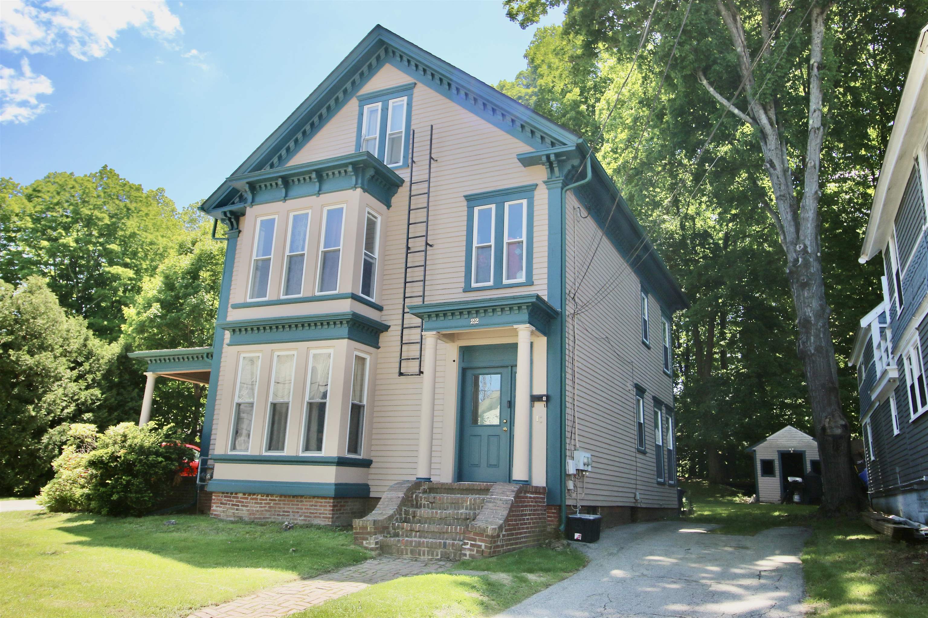 22 Maple St, Somersworth, NH 03878