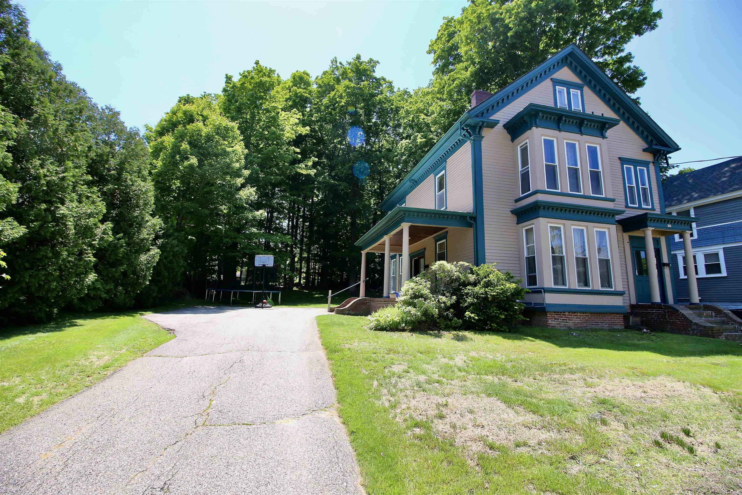 22 Maple St, Somersworth, NH 03878