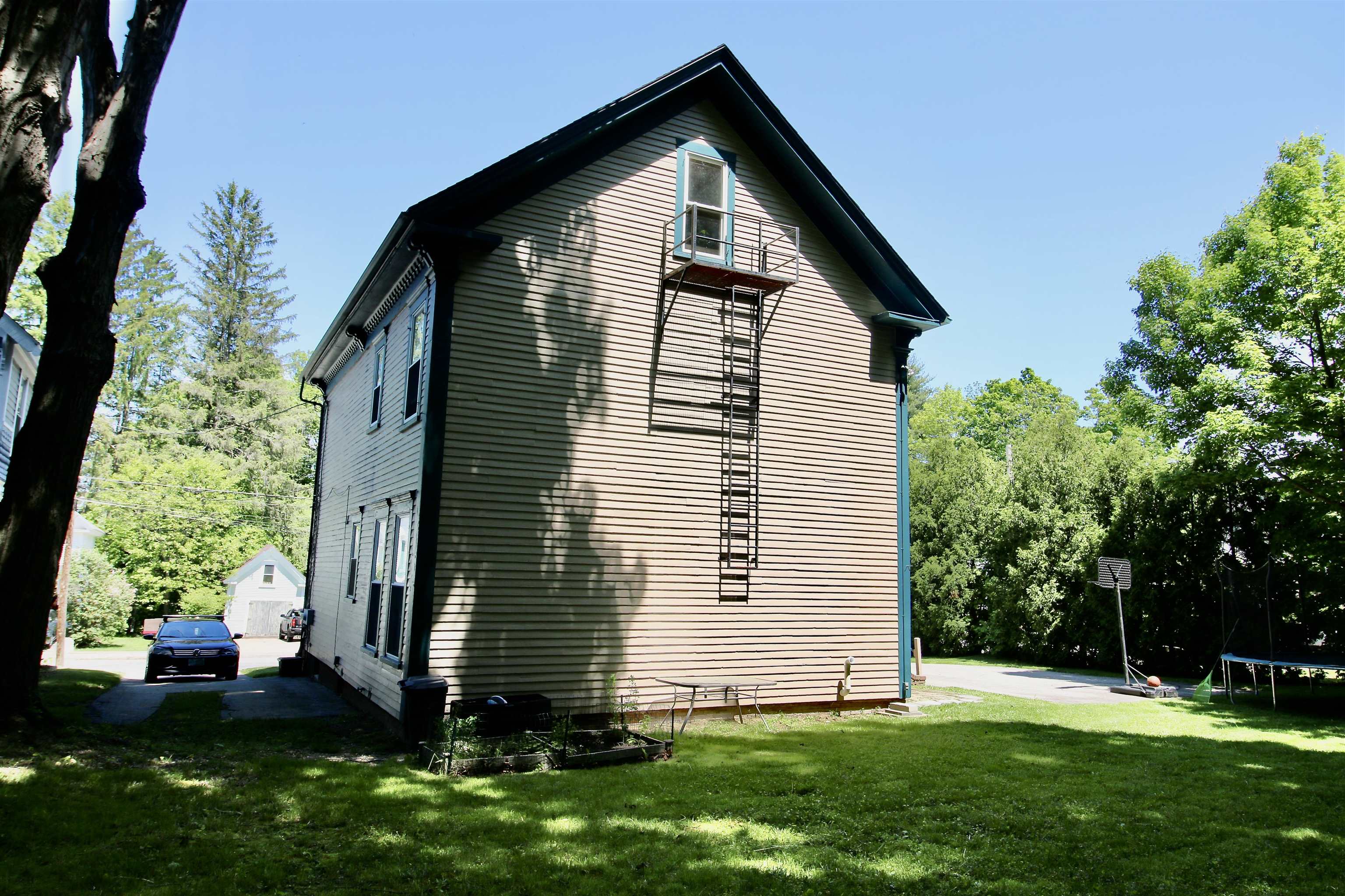 22 Maple St, Somersworth, NH 03878