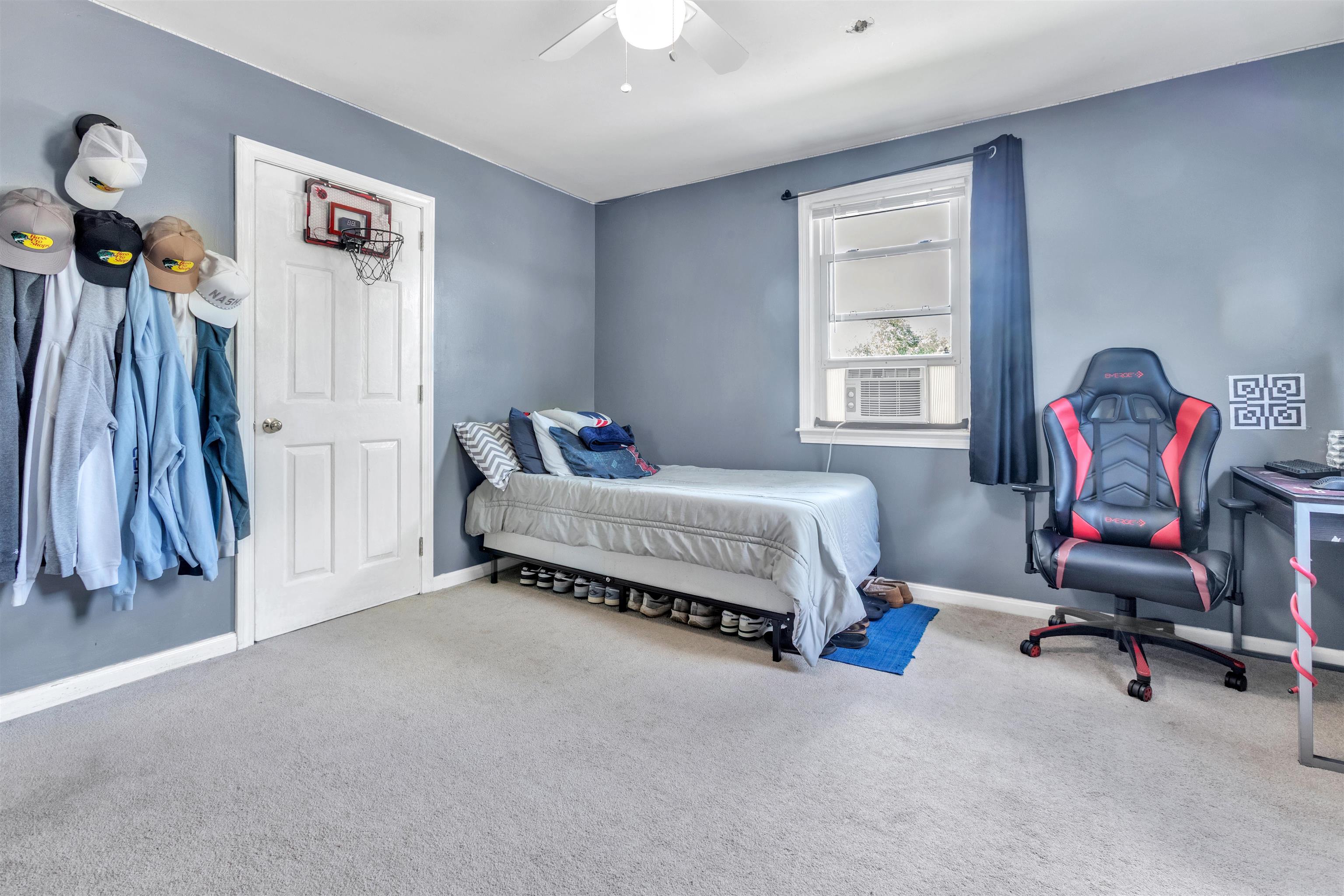 47 Holt Ave, Manchester, NH 03109