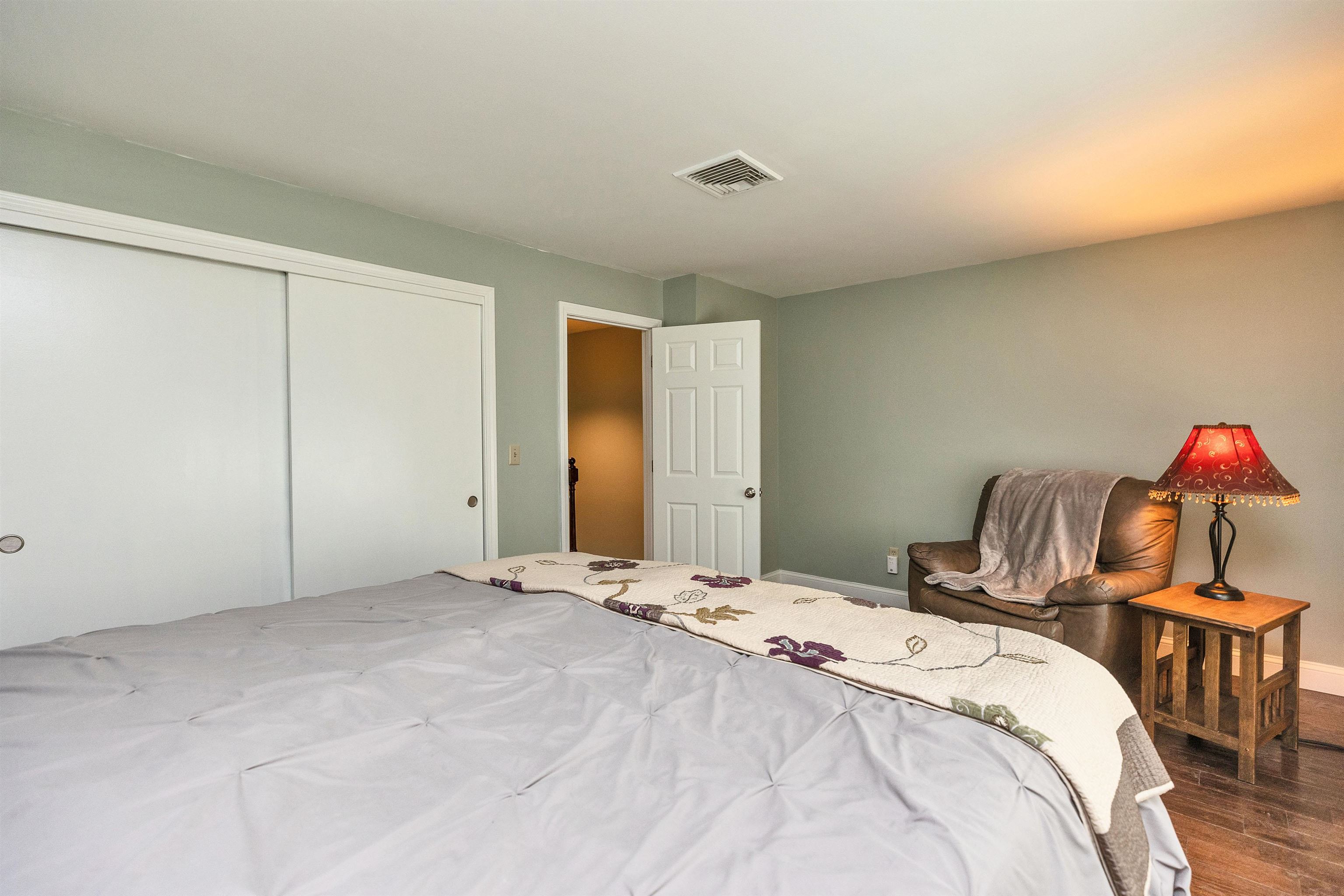 136 Fox Hollow Way, Manchester, NH 03104