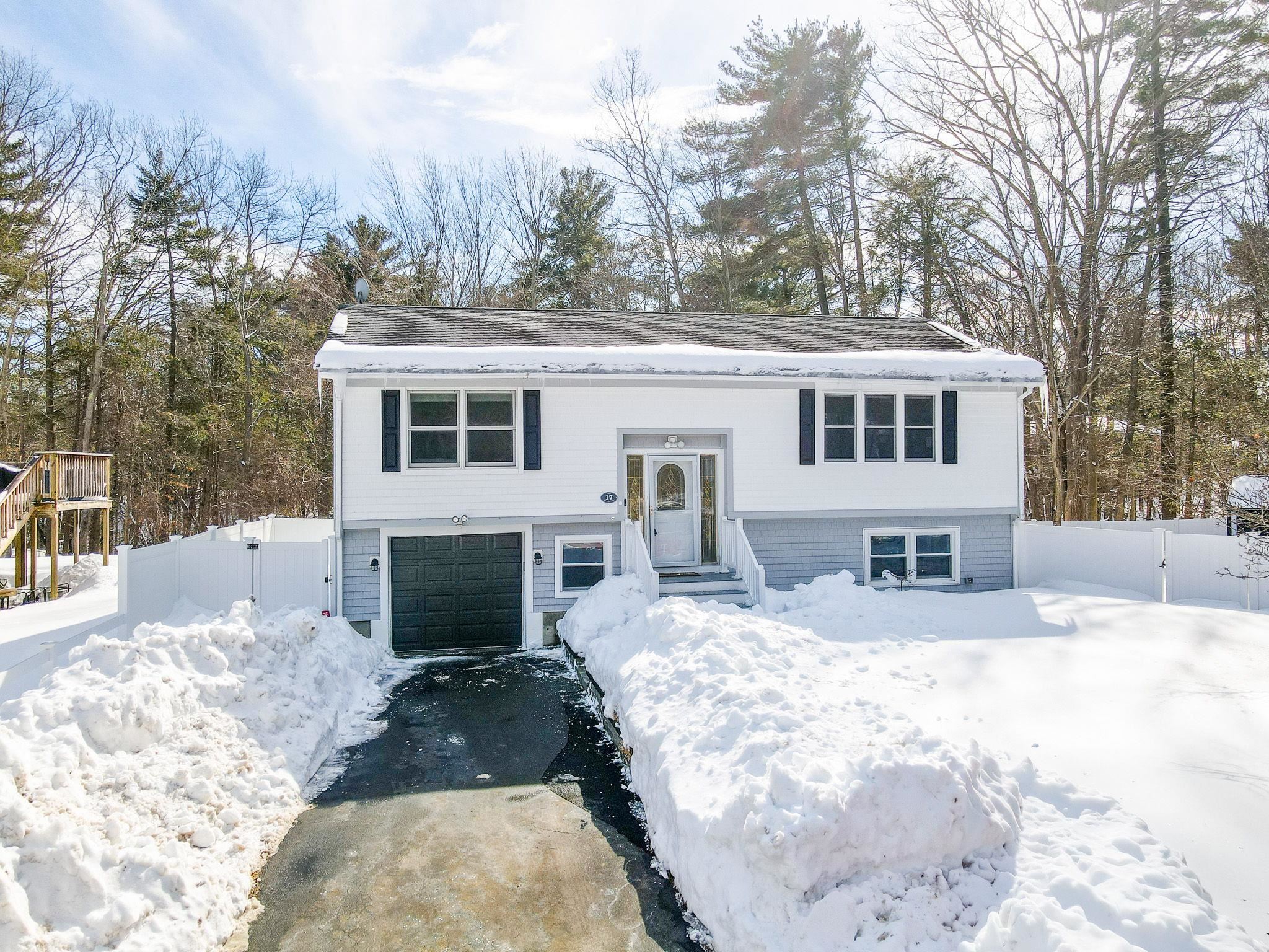 17 Pine Cone Dr, Seabrook, NH 03874