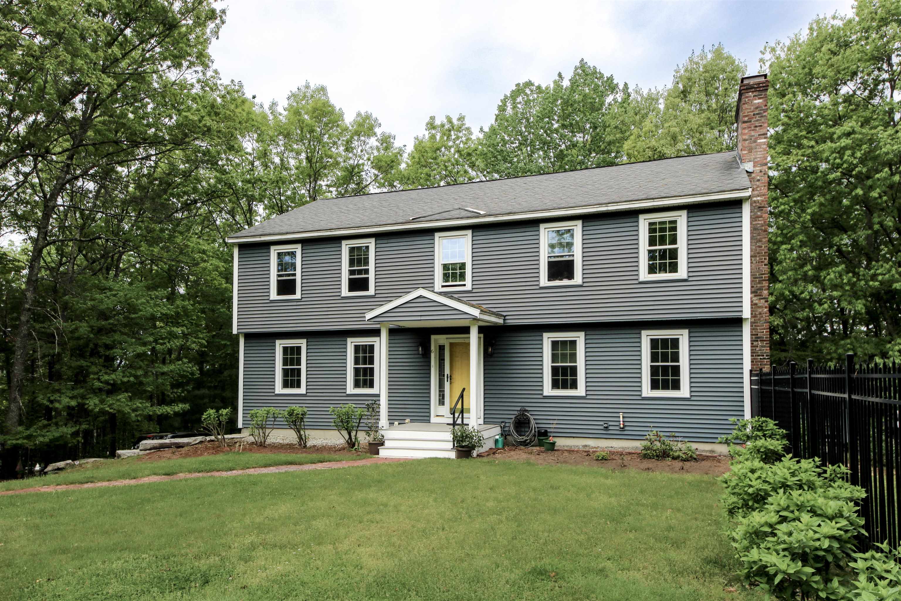 6 Maryann Ln, Merrimack, NH 03054