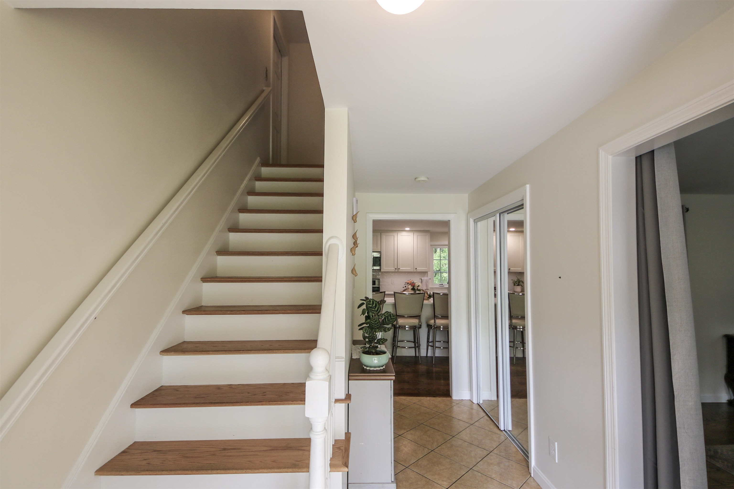 6 Maryann Ln, Merrimack, NH 03054