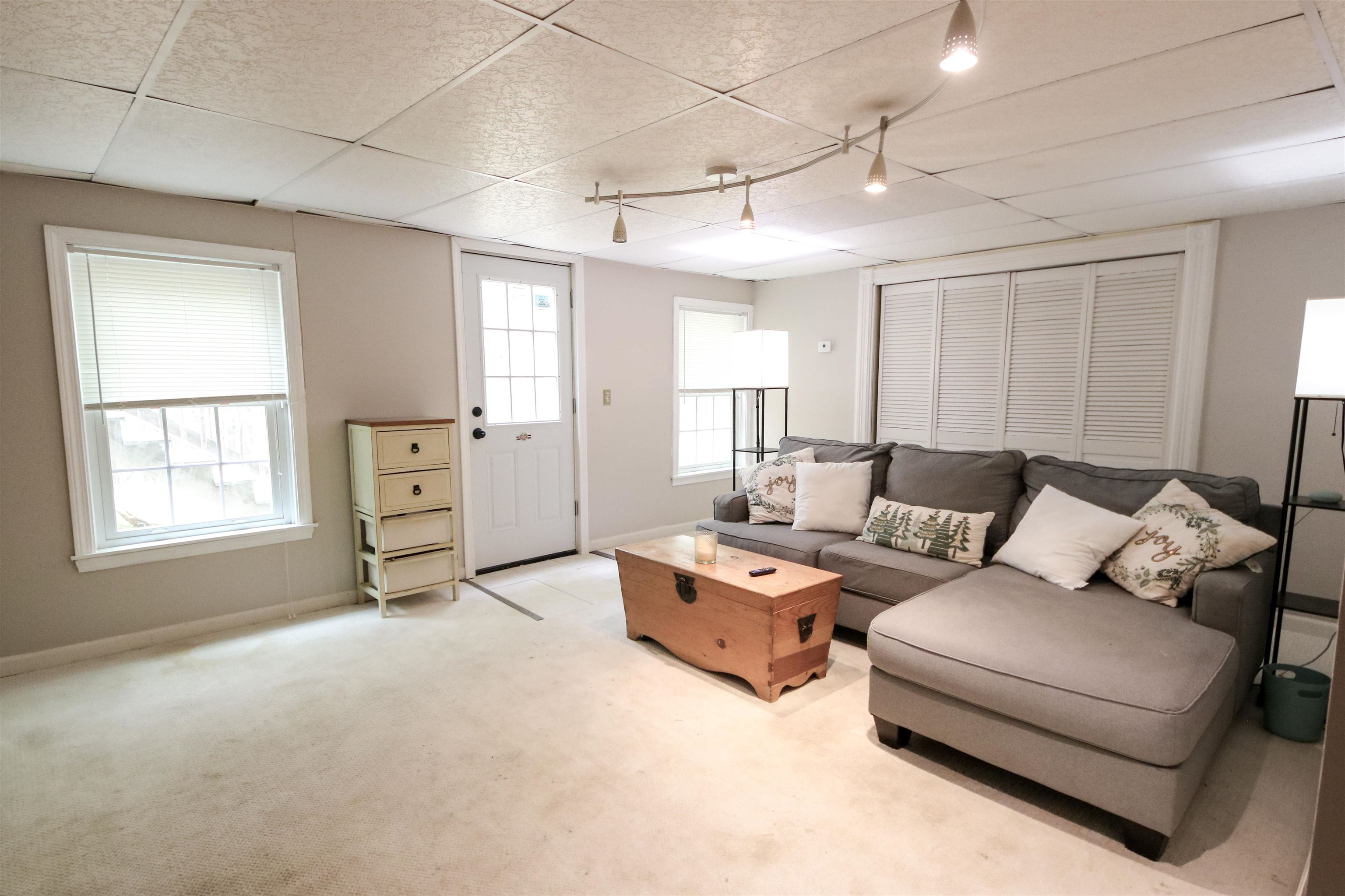 6 Maryann Ln, Merrimack, NH 03054