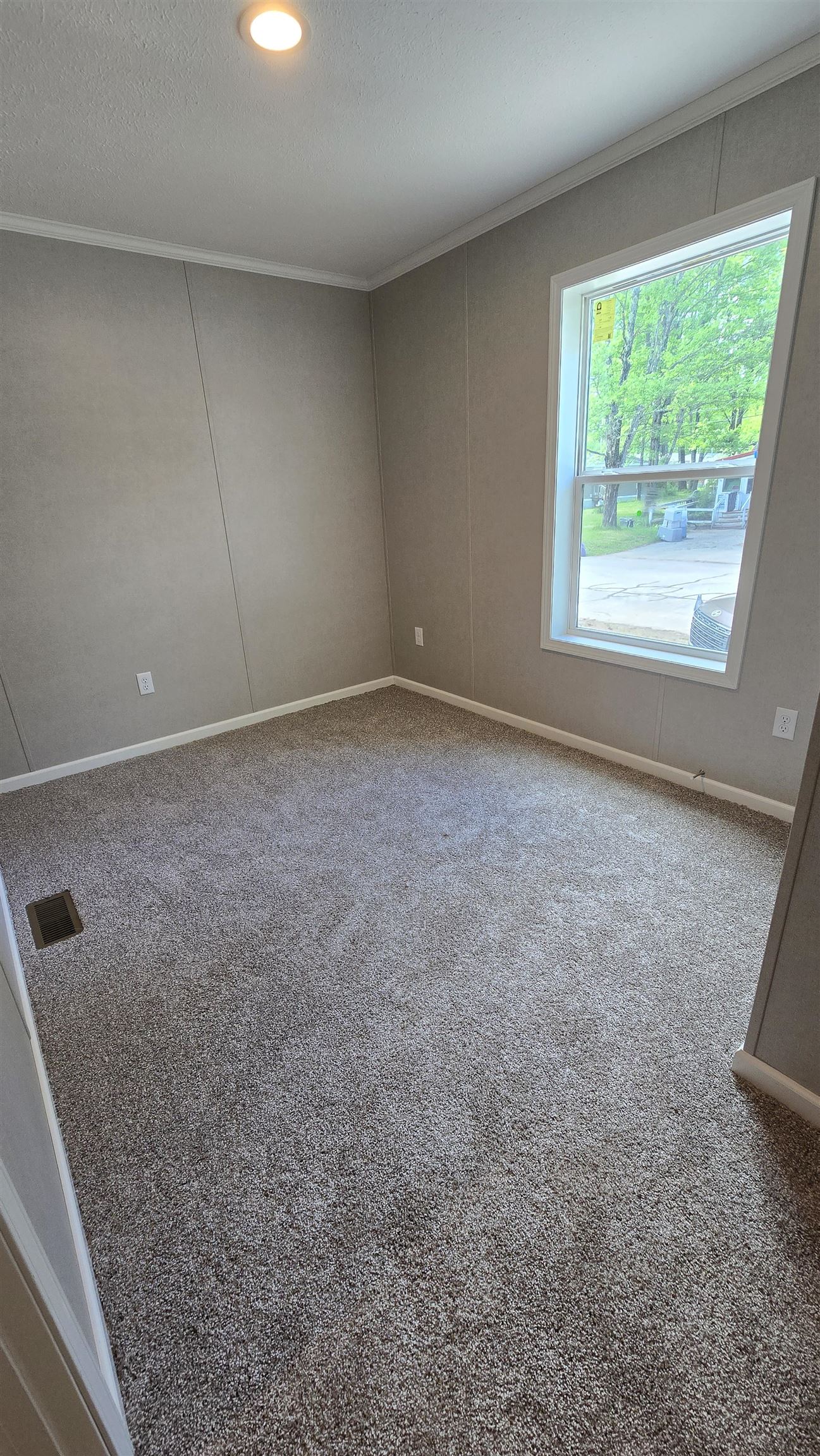 12 Boanza Dr, Concord, NH 03303