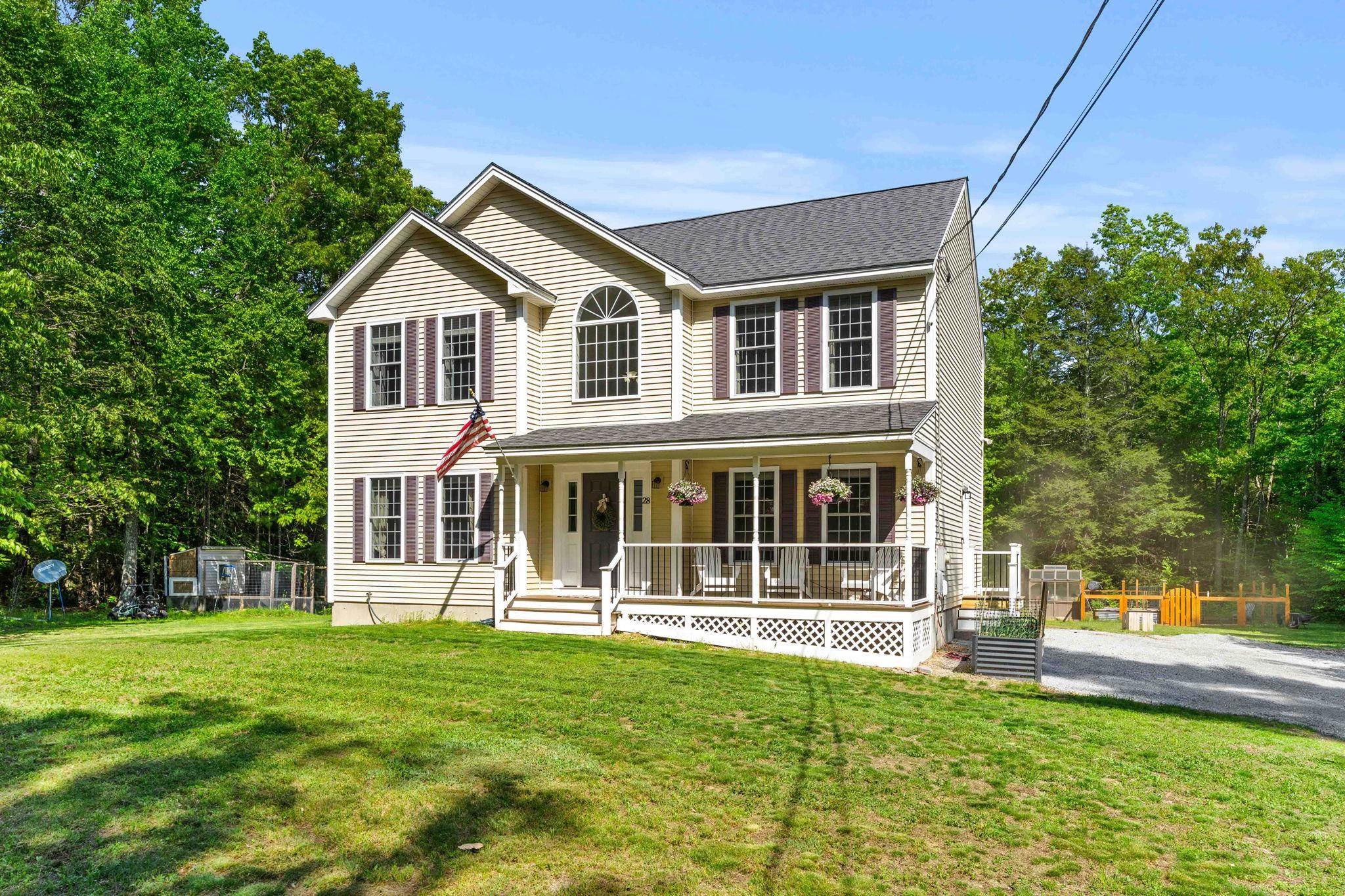 28 Rossdale Ln, Weare, NH 03281