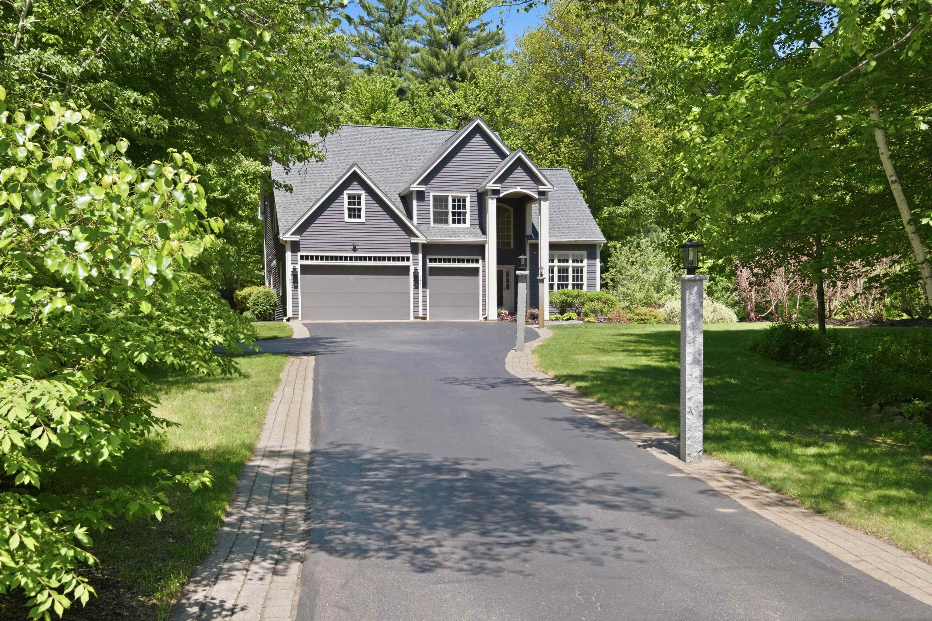 2 Whittier Dr, Bow, NH 03304