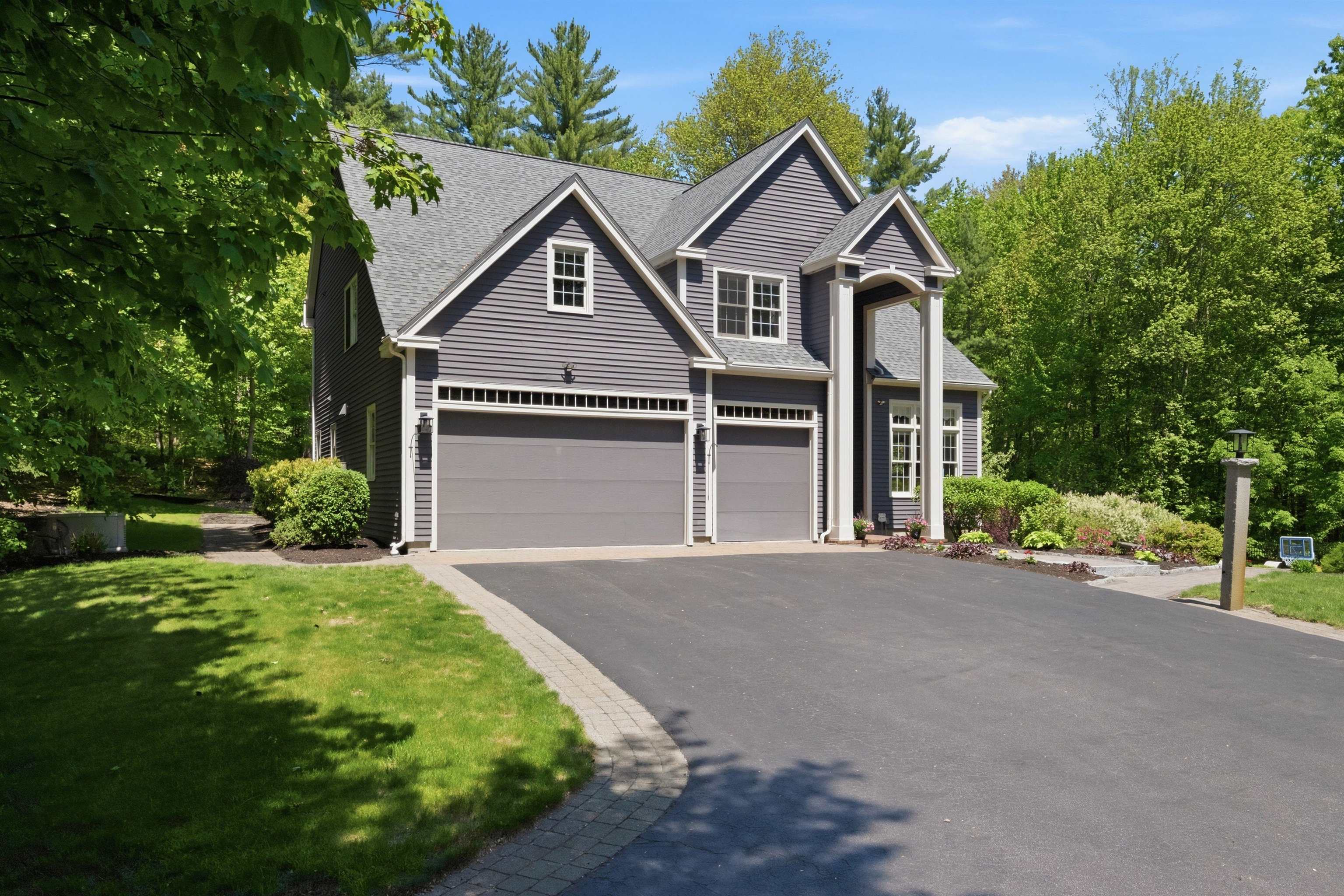 2 Whittier Dr, Bow, NH 03304