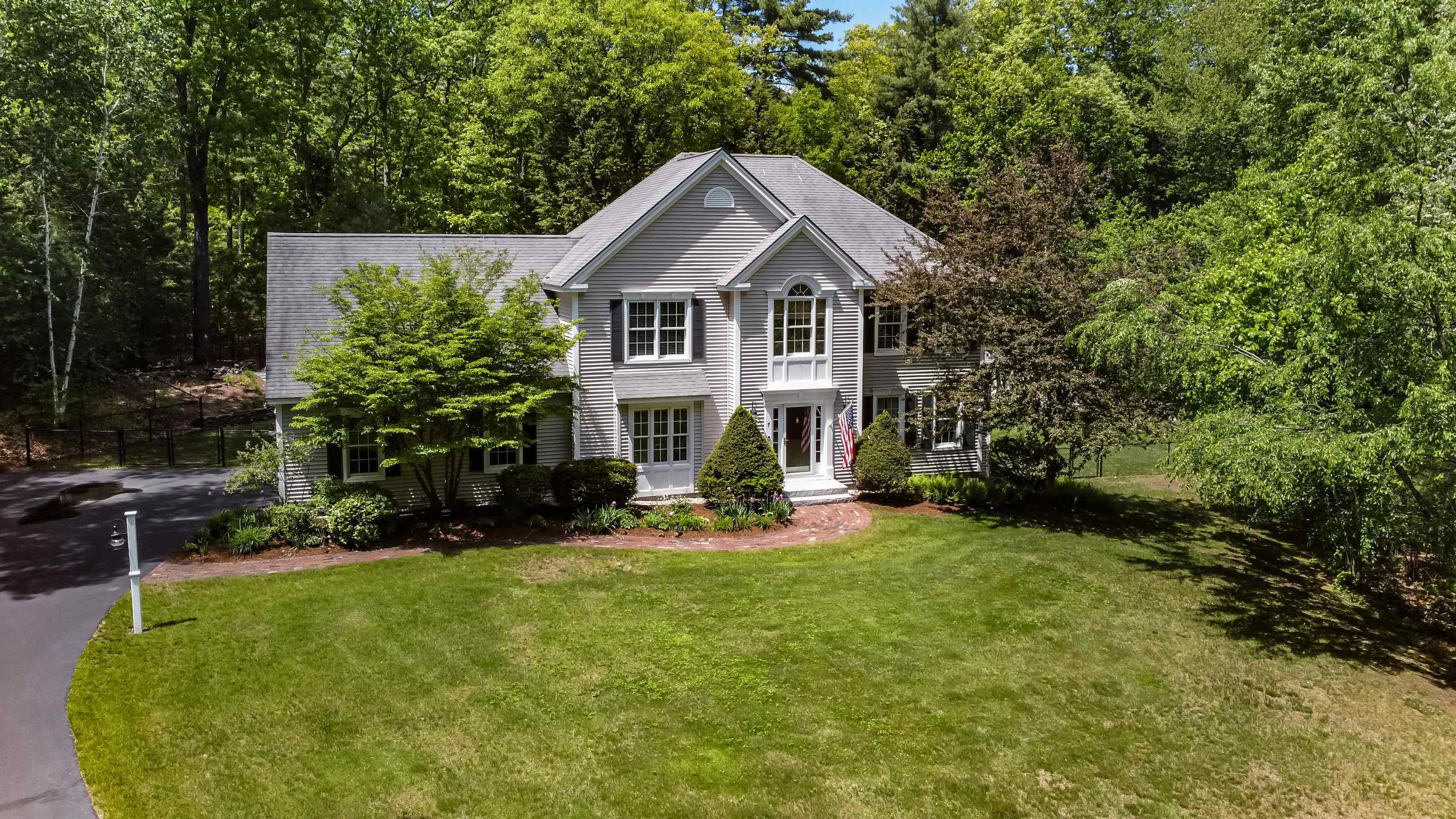 7 Linda Ln, Merrimack, NH 03054