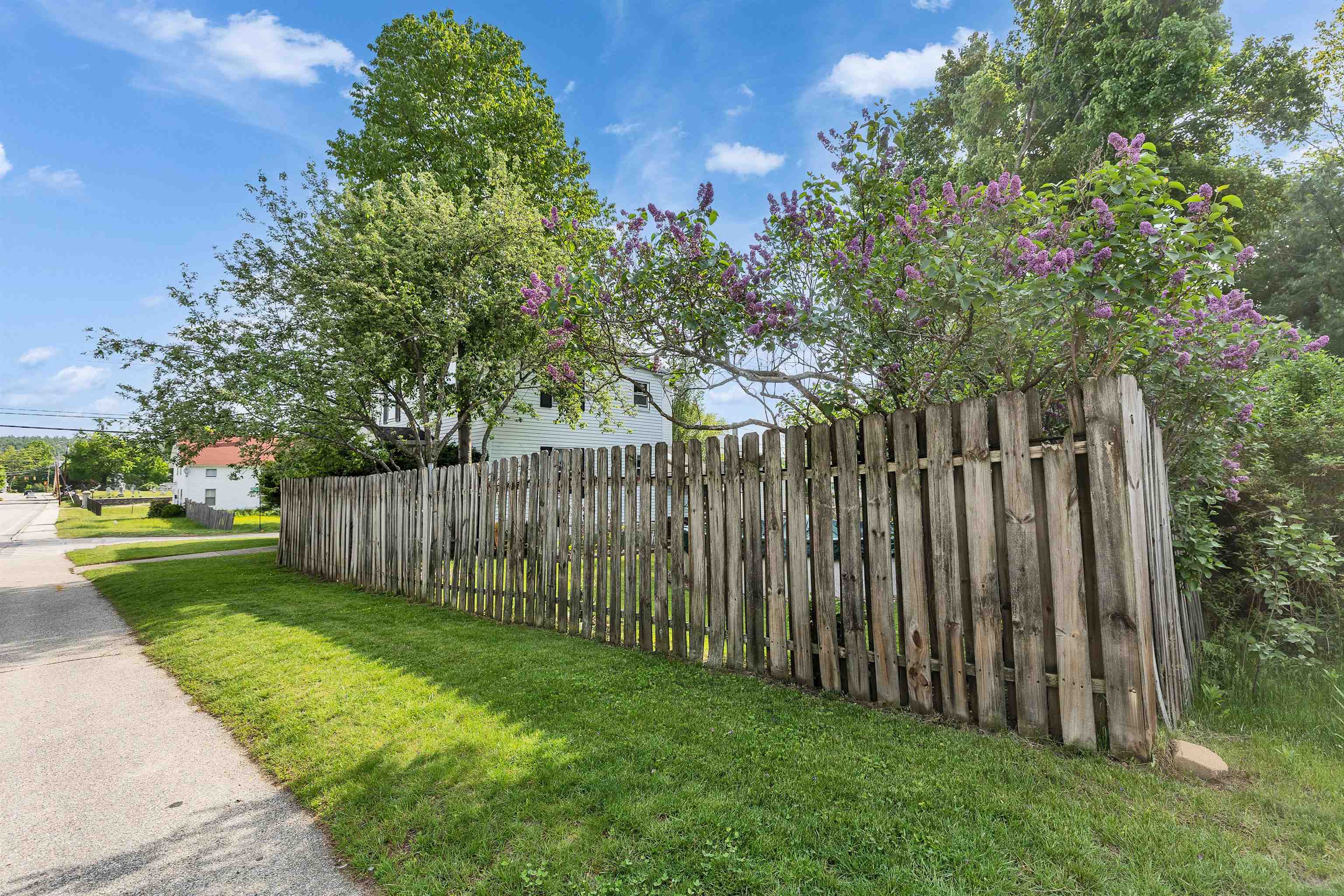 38 West St, Milford, NH 03055