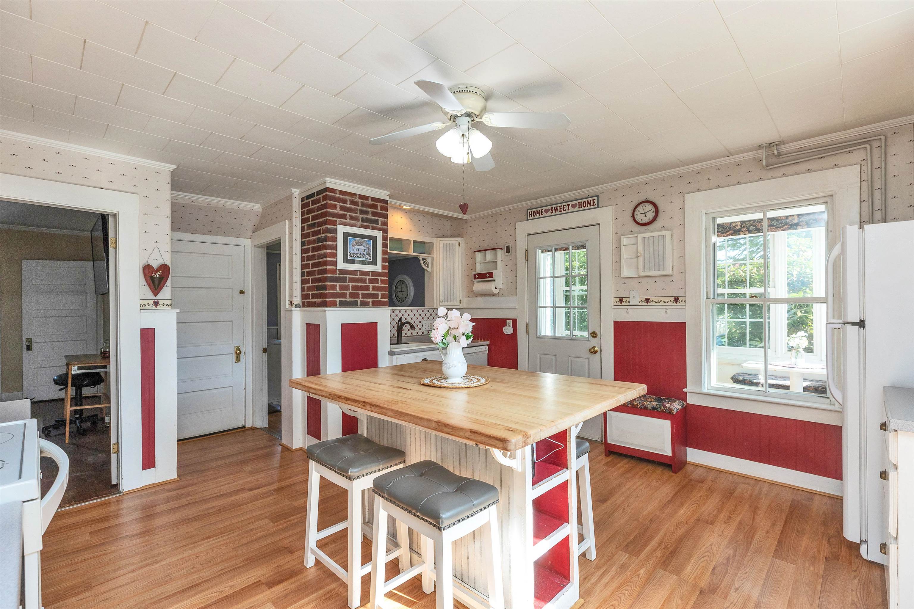 38 West St, Milford, NH 03055