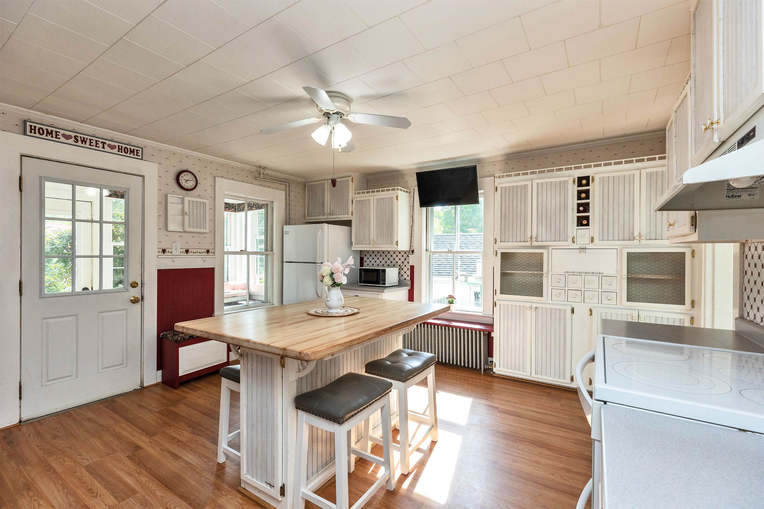 38 West St, Milford, NH 03055