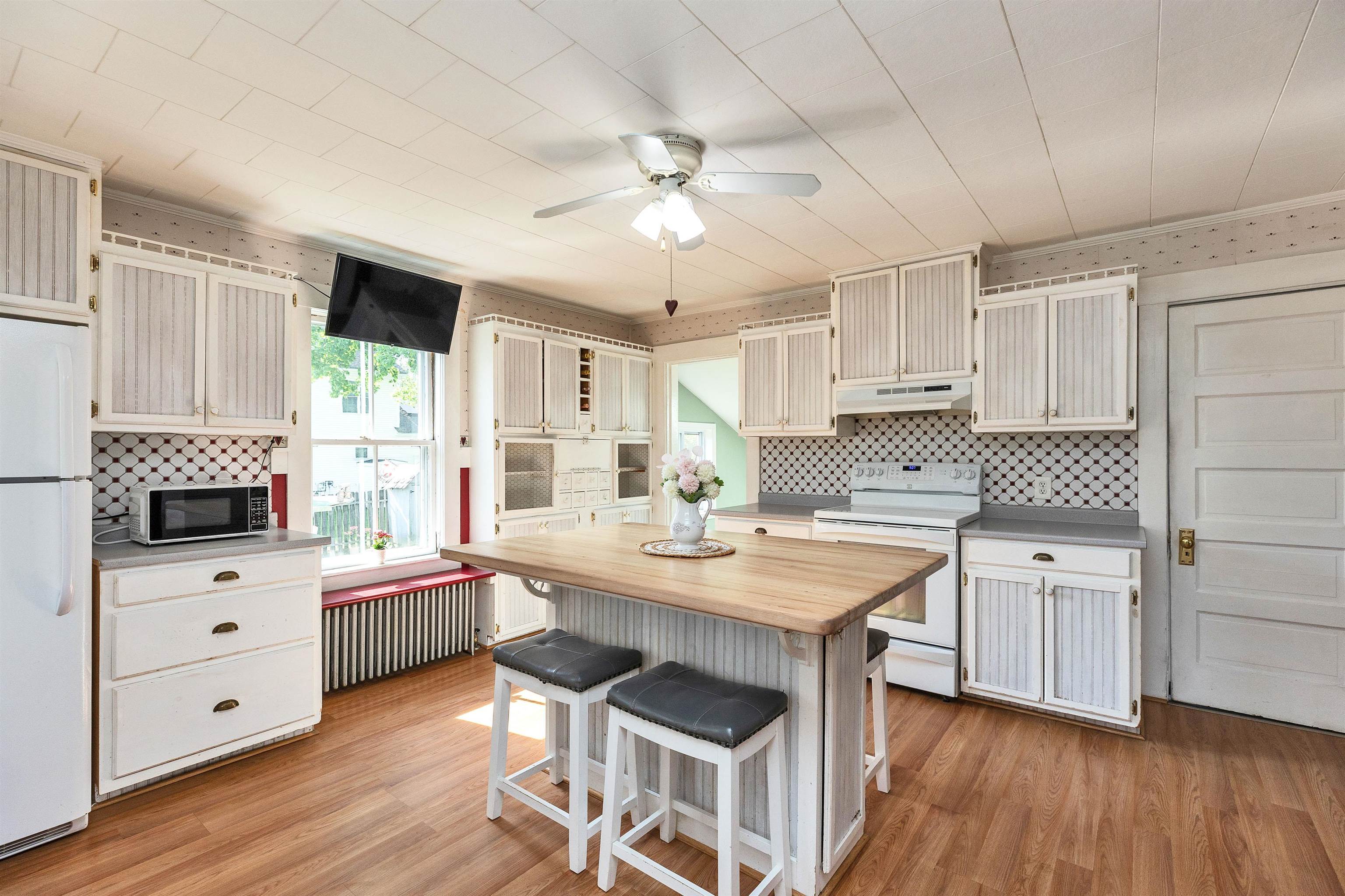 38 West St, Milford, NH 03055