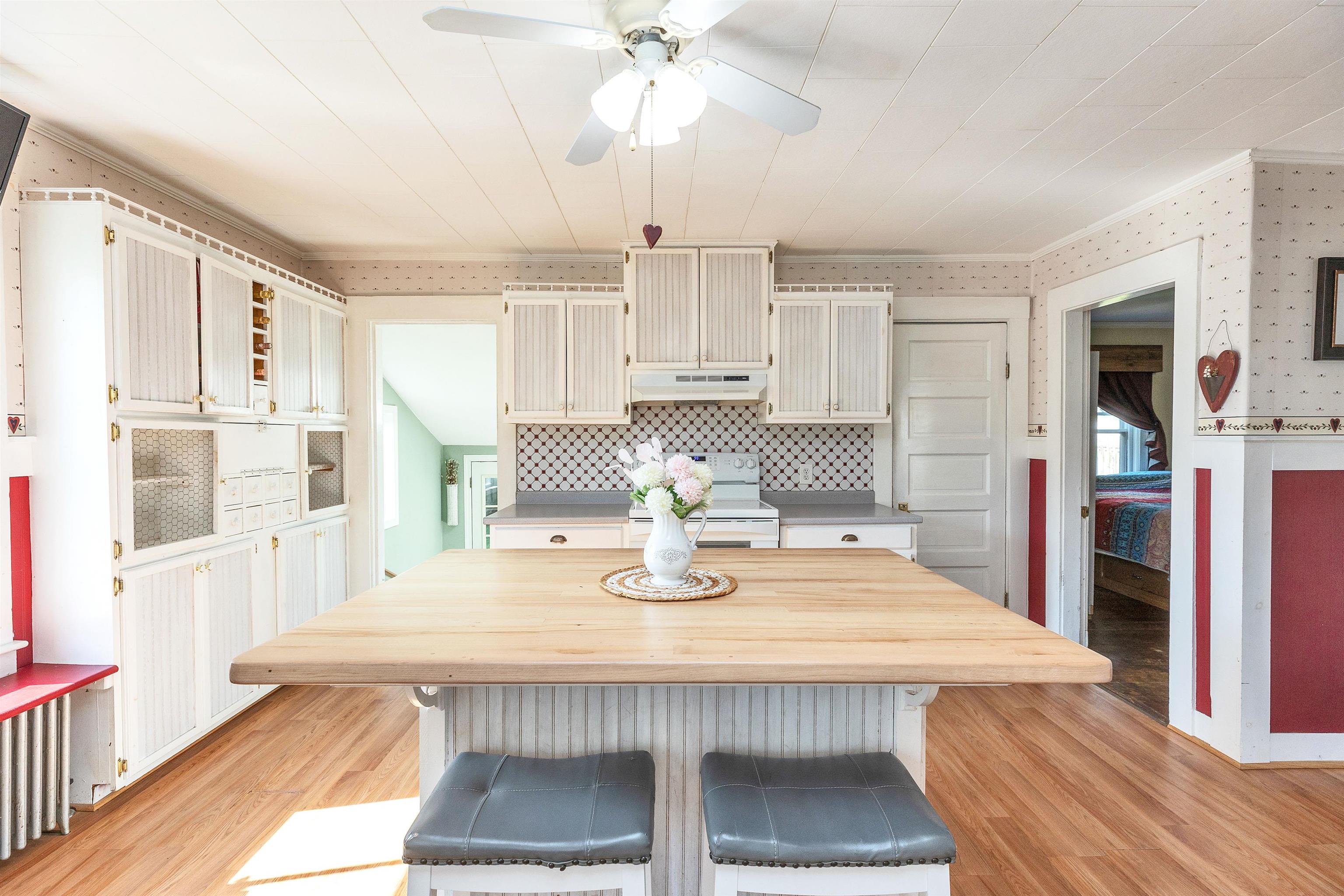 38 West St, Milford, NH 03055