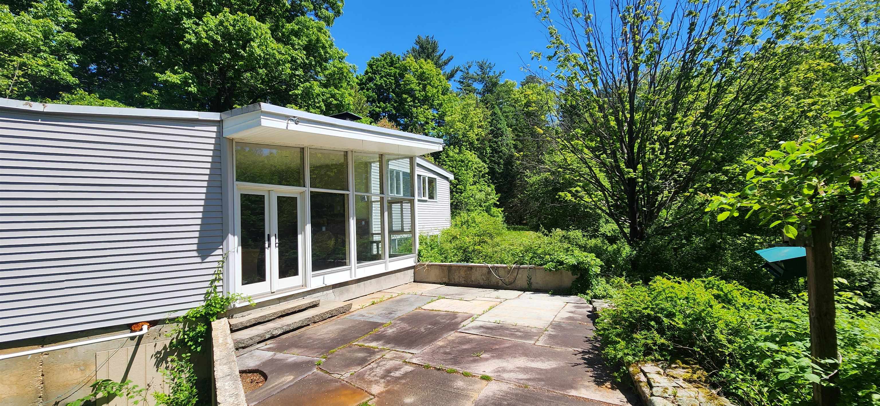 106 Mclane Ln, Manchester, NH 03104