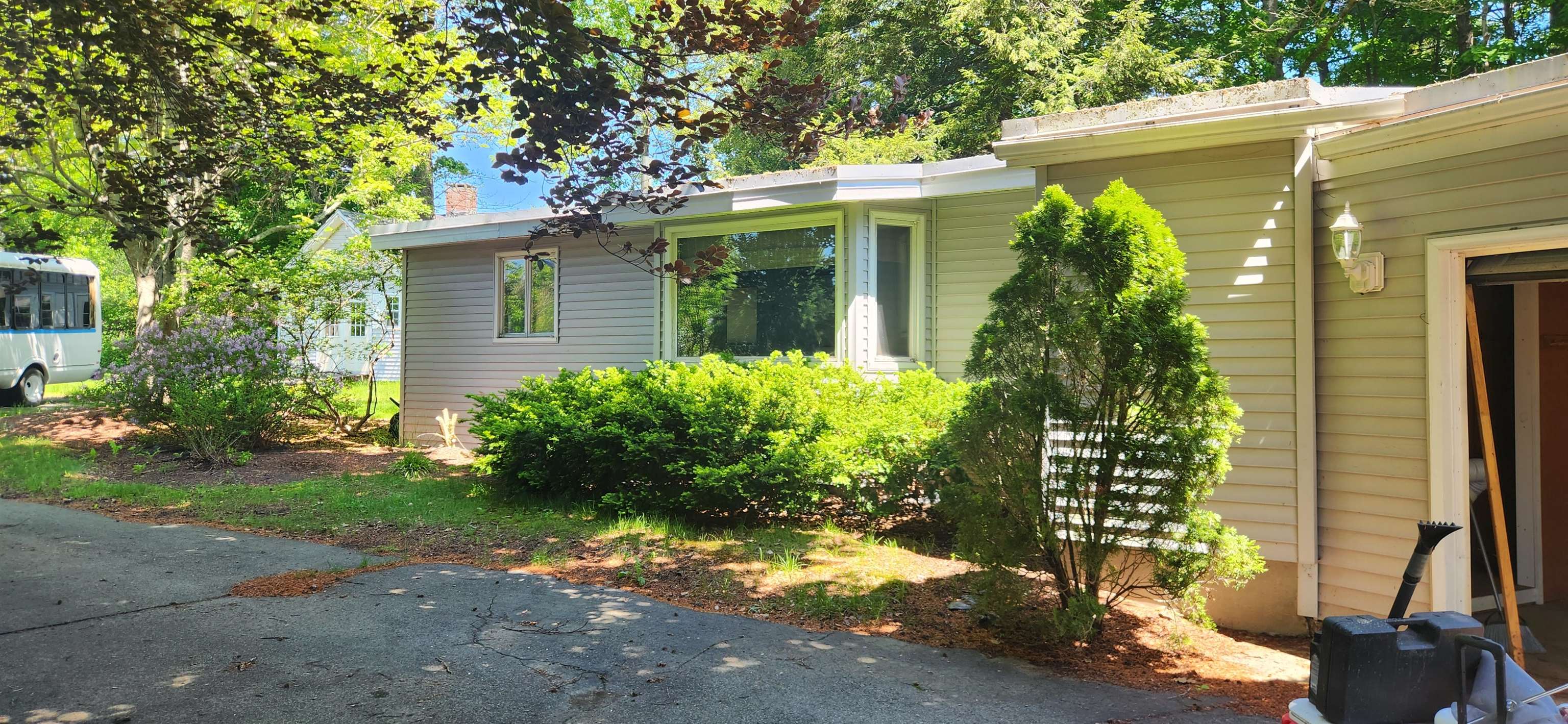 106 Mclane Ln, Manchester, NH 03104