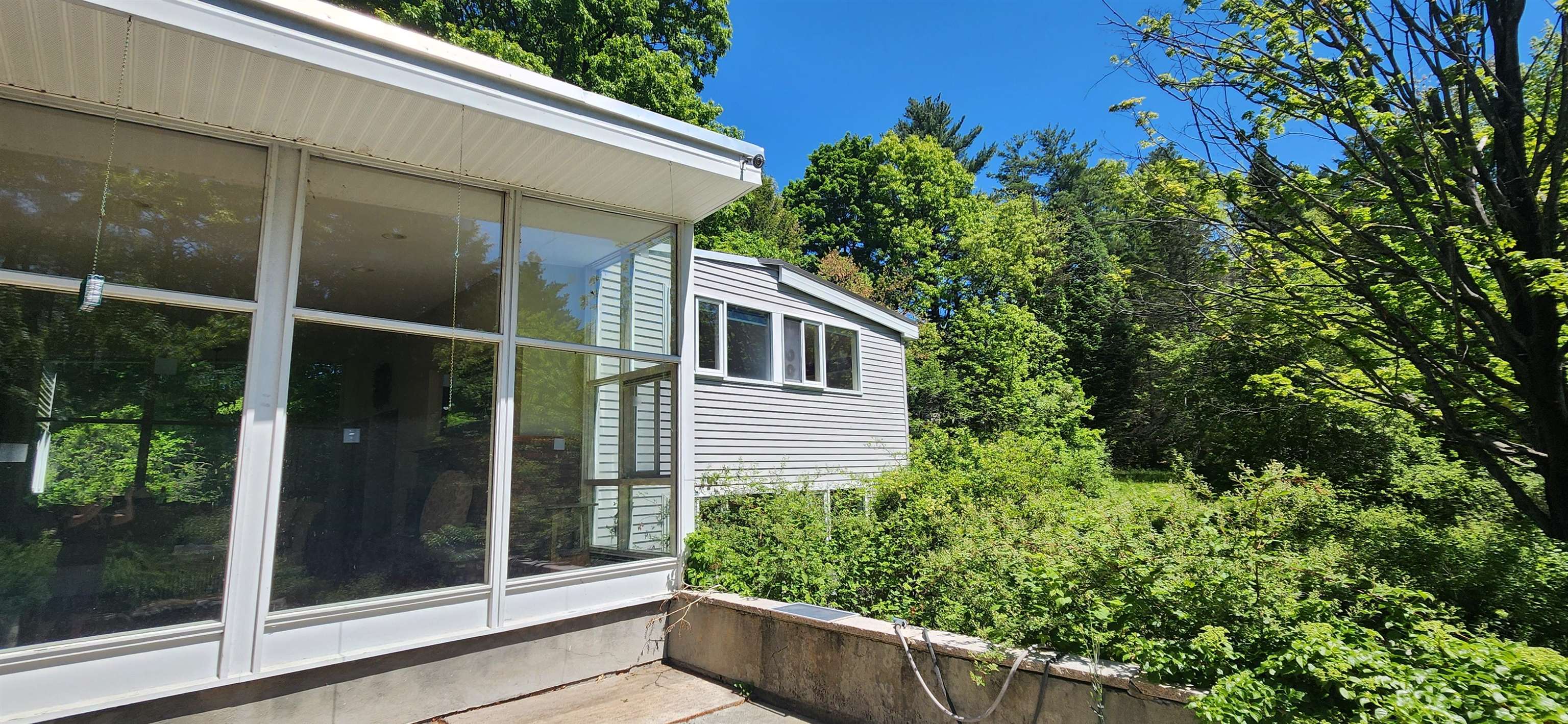 106 Mclane Ln, Manchester, NH 03104