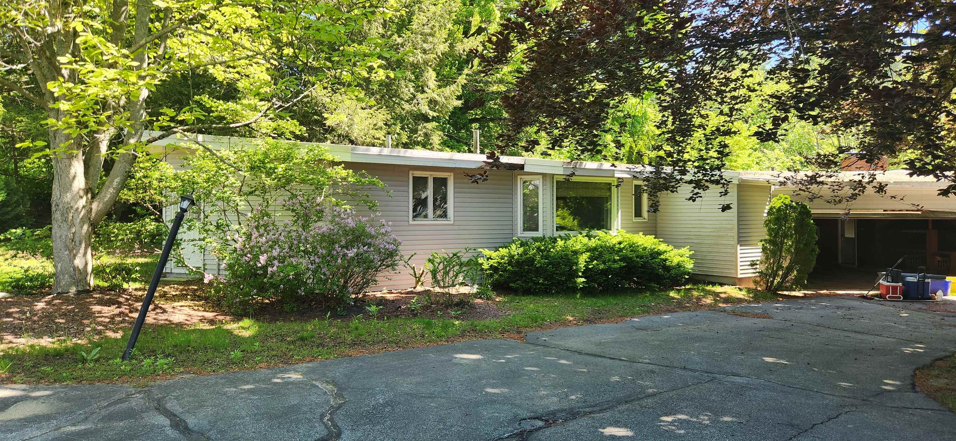 106 Mclane Ln, Manchester, NH 03104
