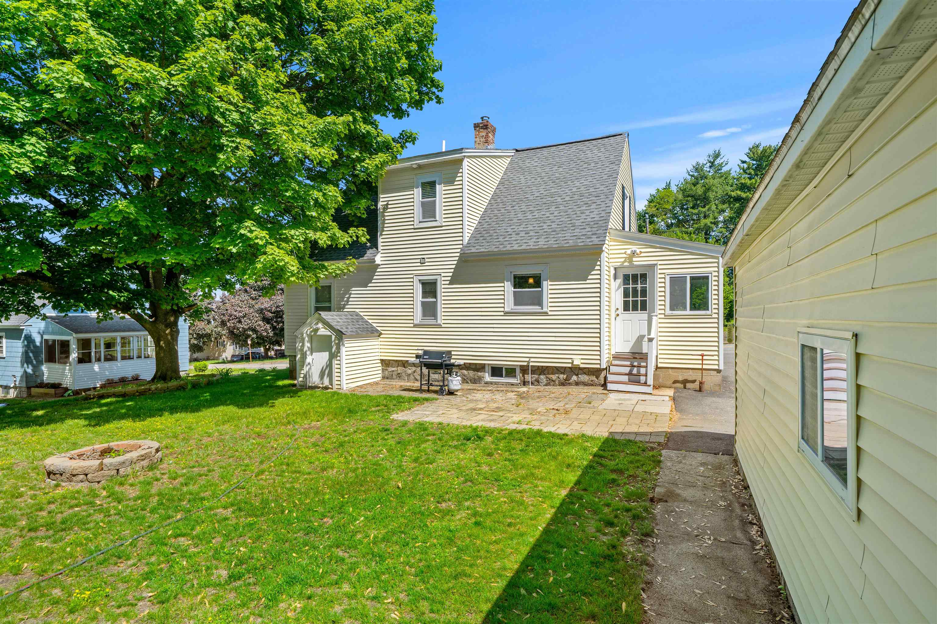 267 Cilley Rd, Manchester, NH 03103