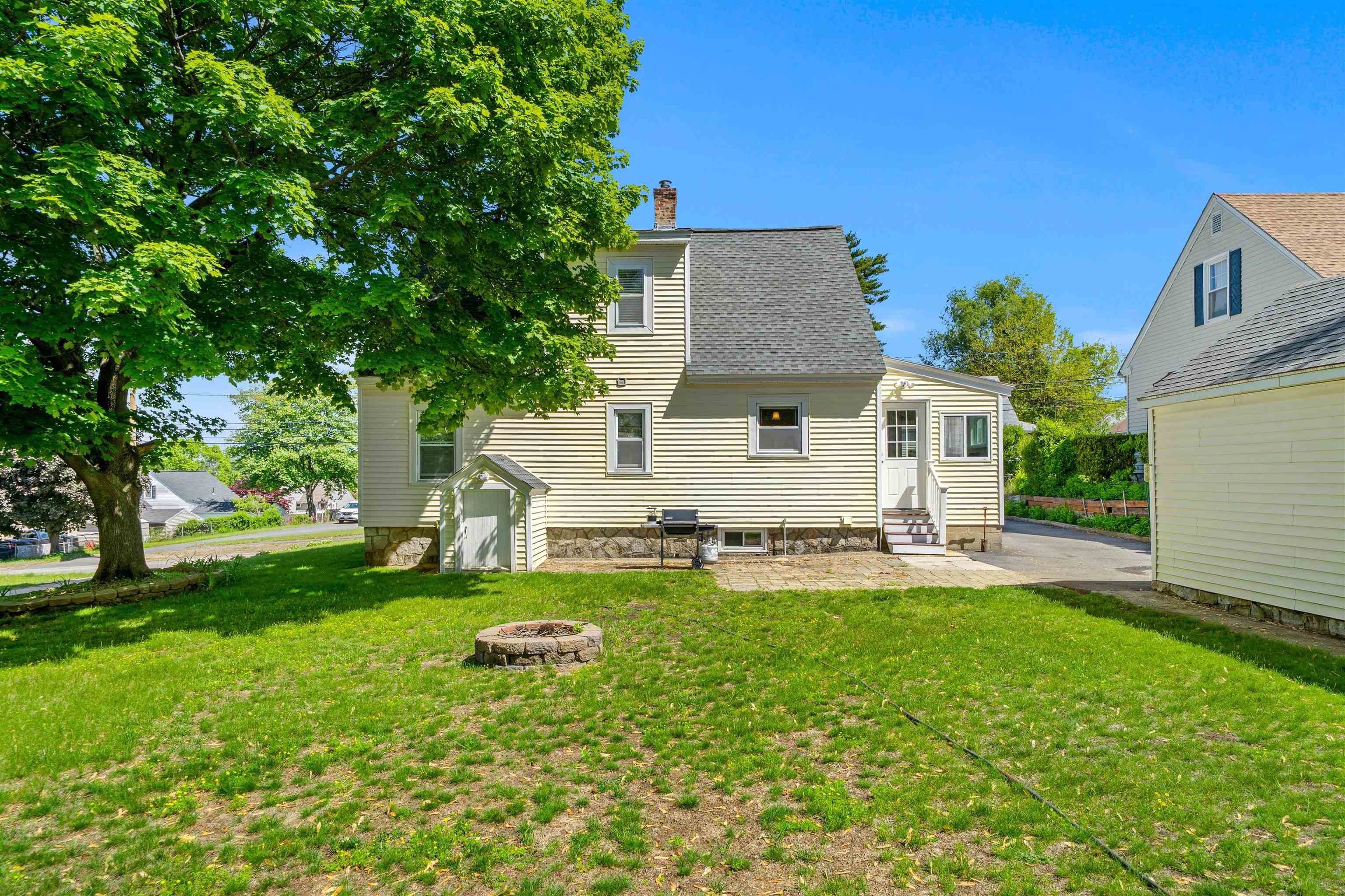 267 Cilley Rd, Manchester, NH 03103