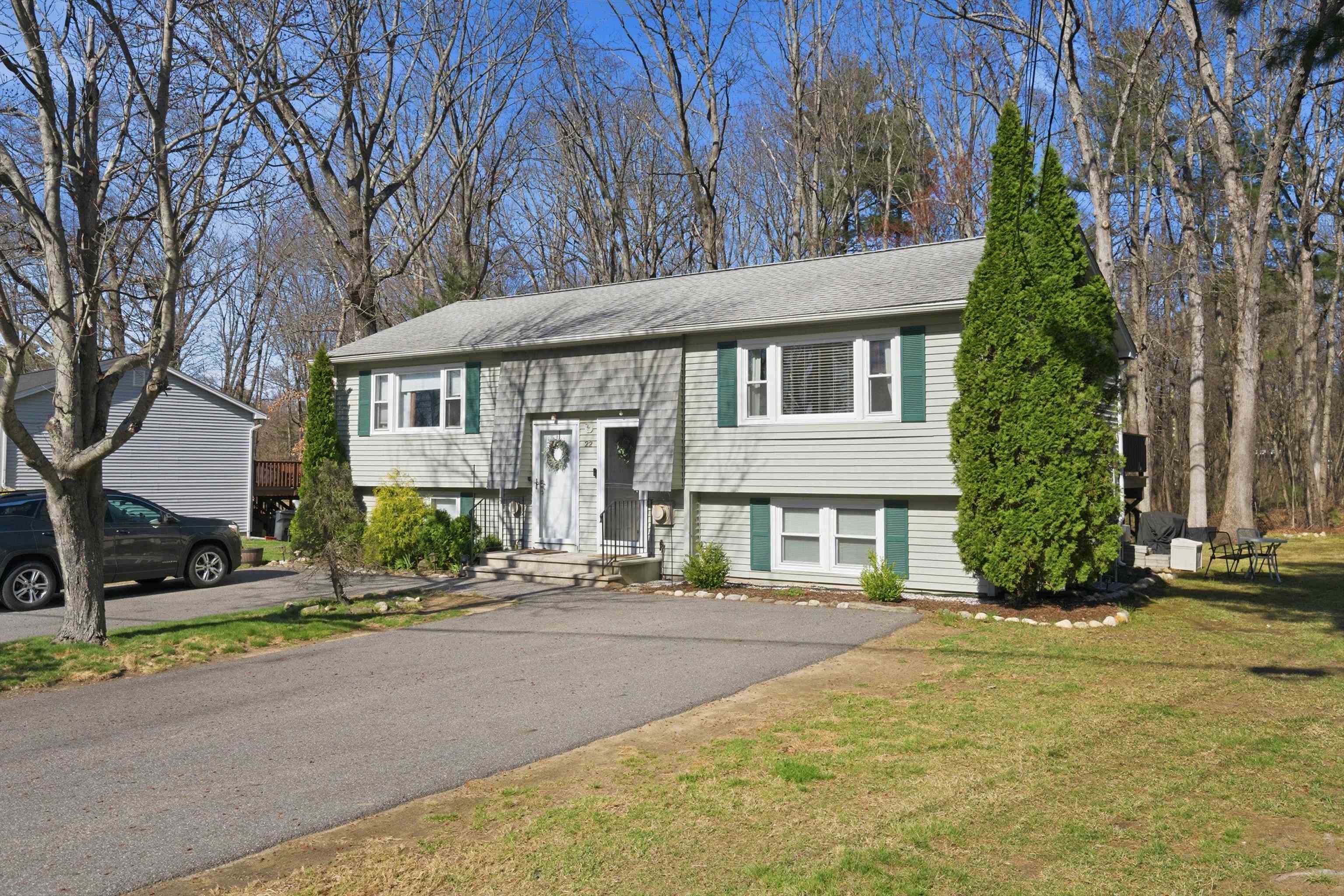 22 Derryfield Rd, Derry, NH 03038